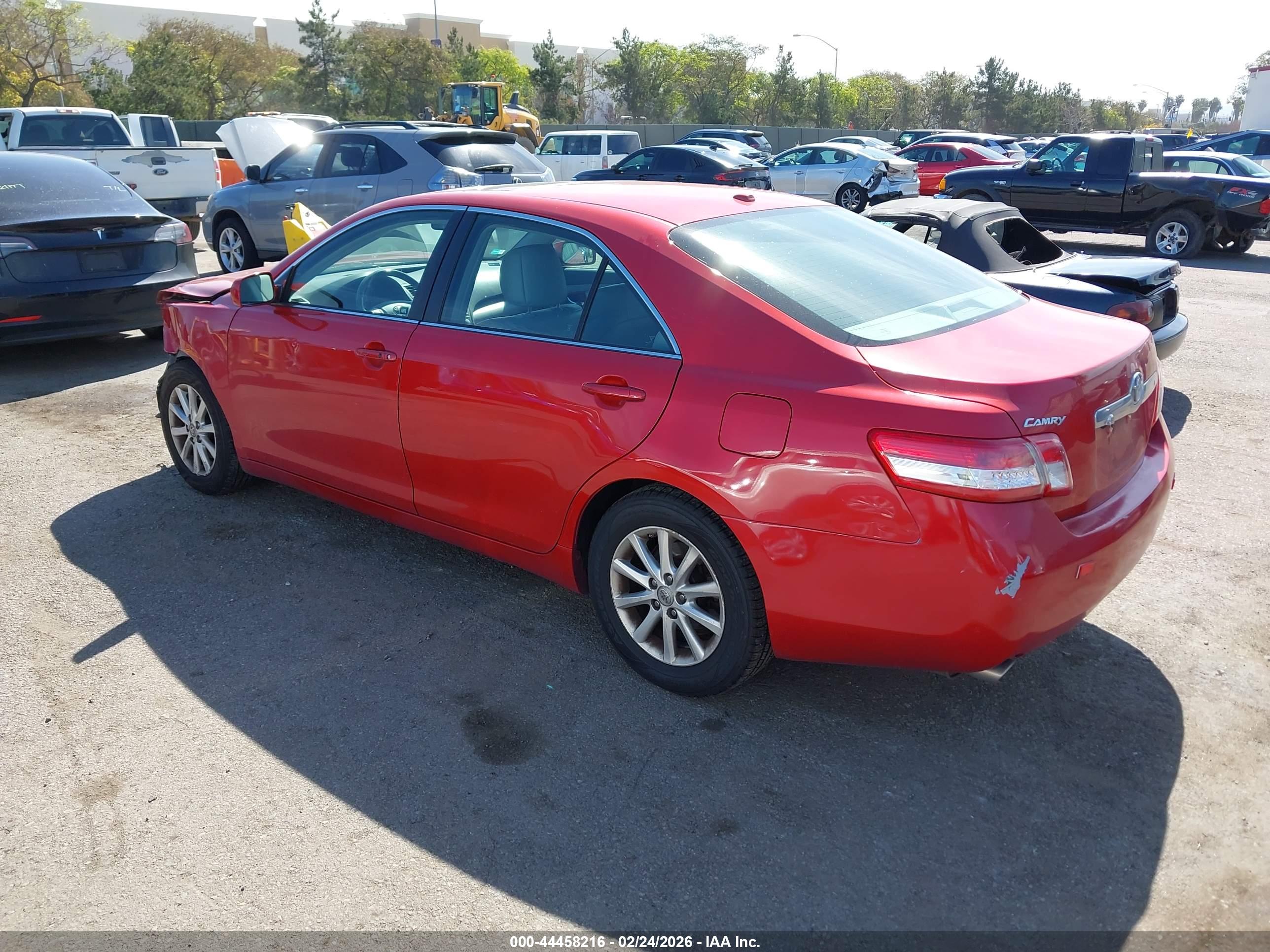 TOYOTA CAMRY image 3