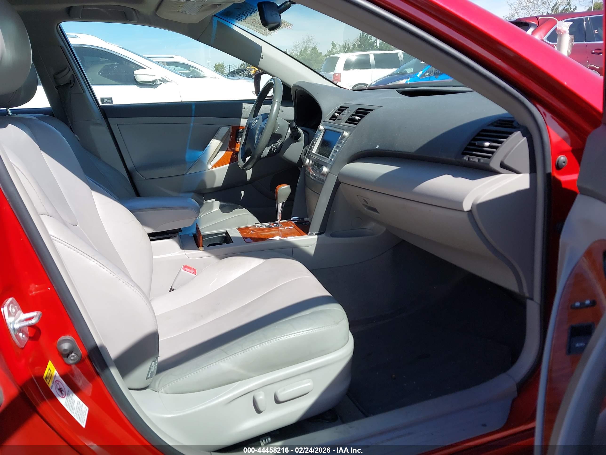 TOYOTA CAMRY image 5