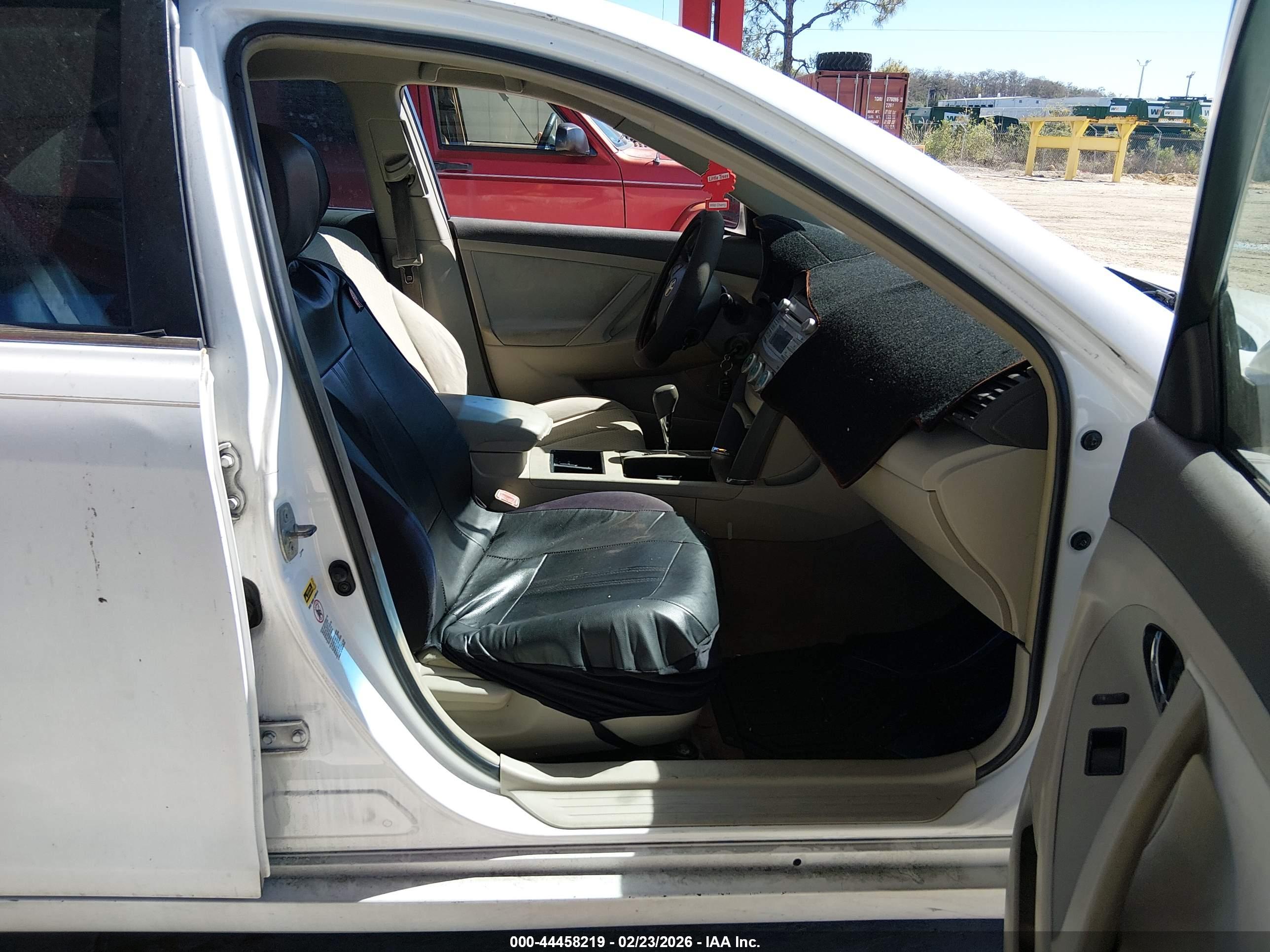 TOYOTA CAMRY image 5