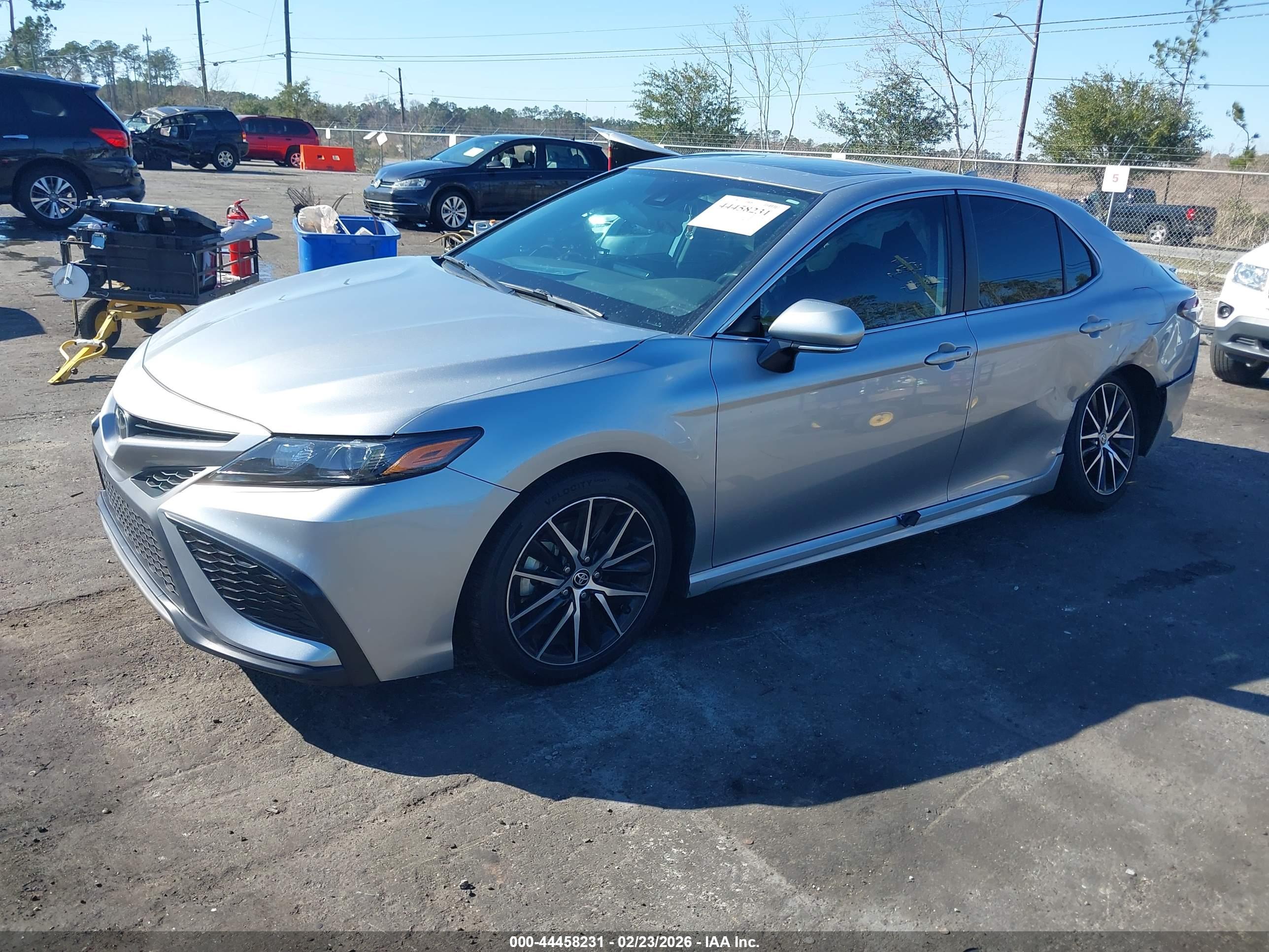 TOYOTA CAMRY image 2
