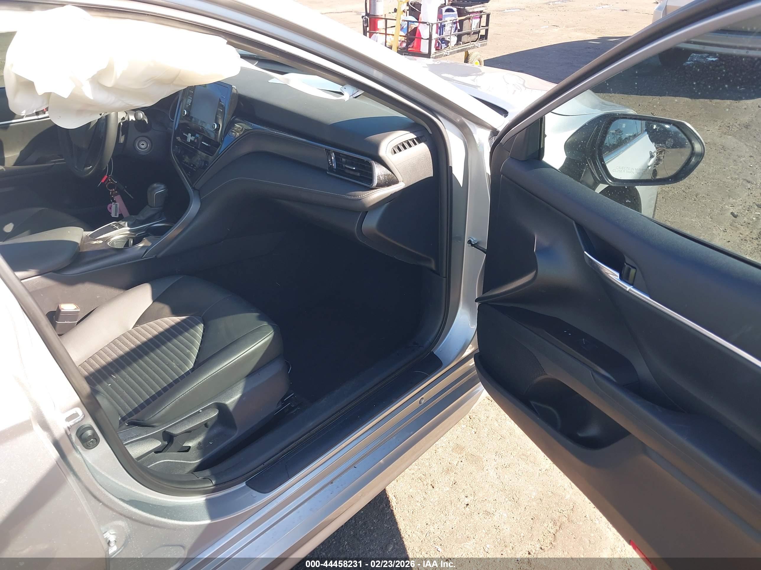 TOYOTA CAMRY image 5
