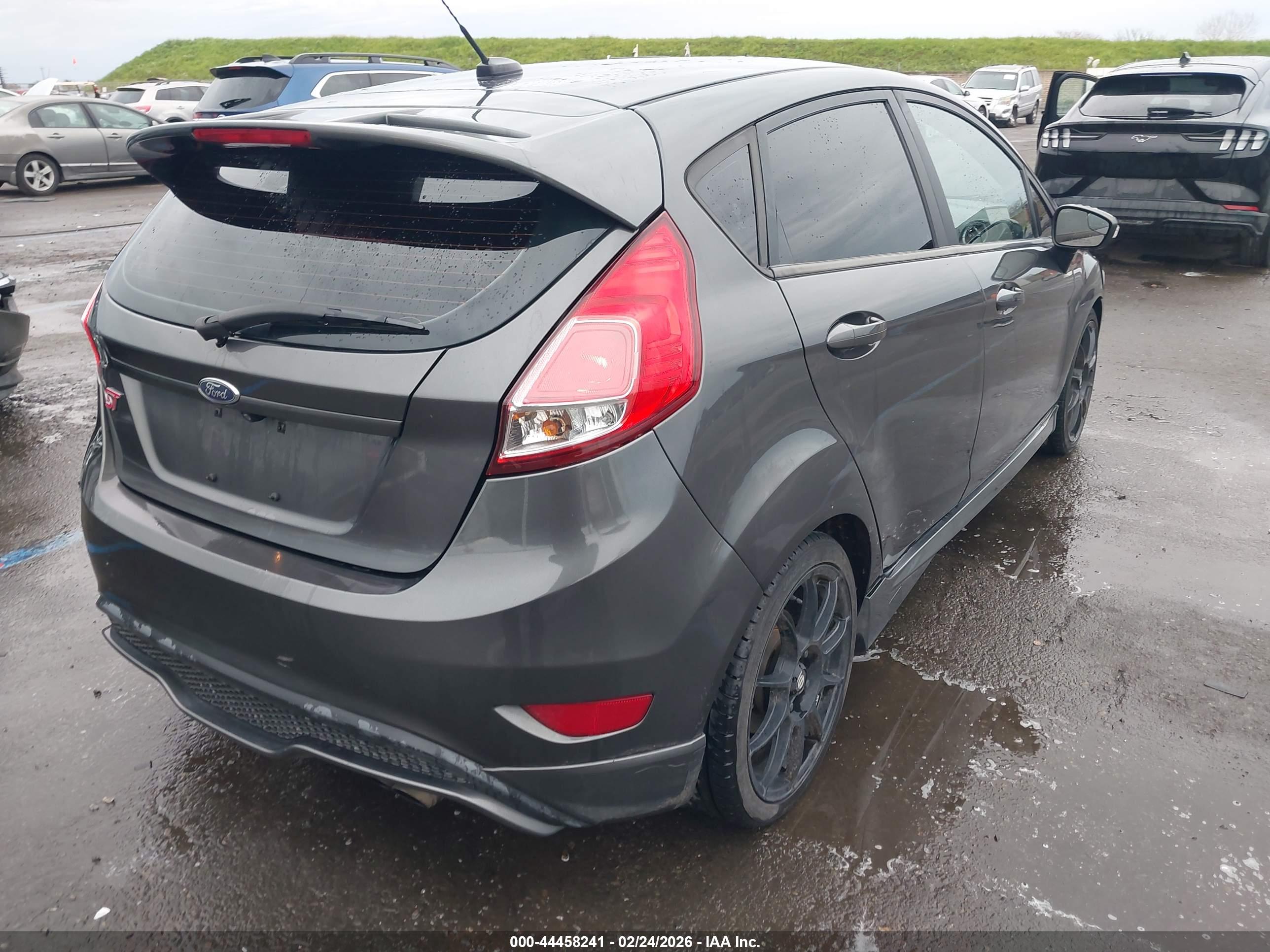 FORD FIESTA image 4