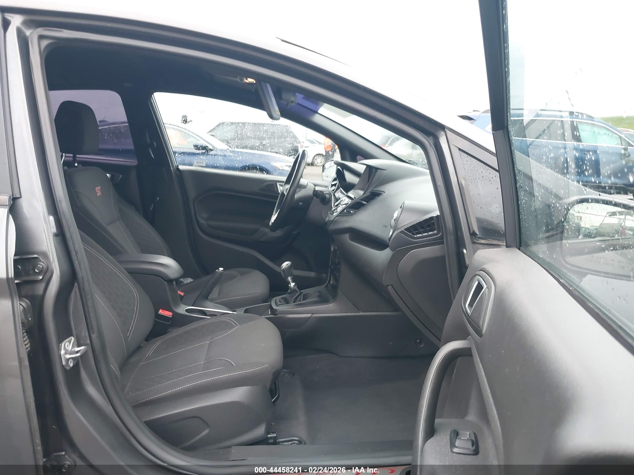 FORD FIESTA image 5