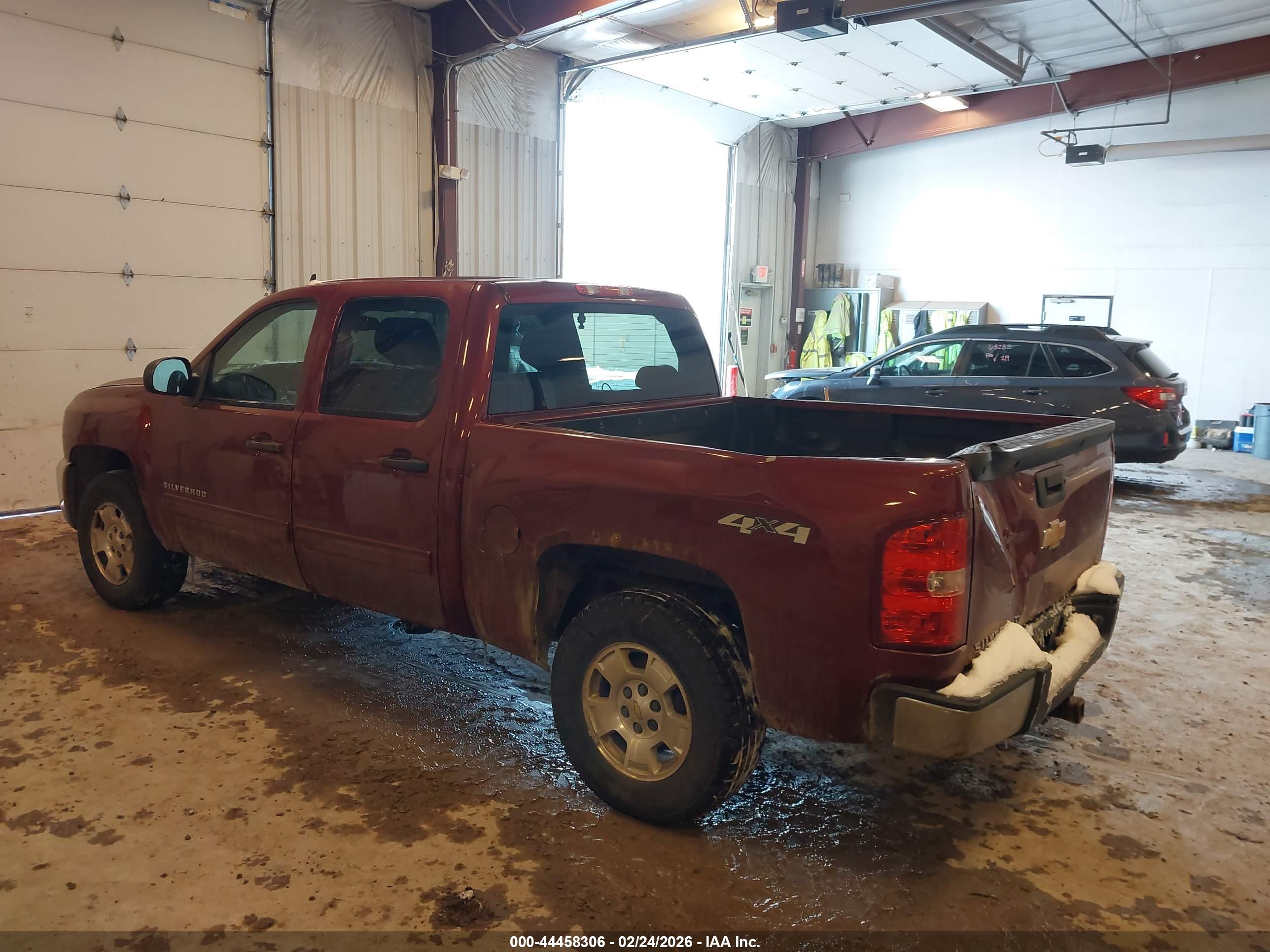 CHEVROLET SILVERADO image 3