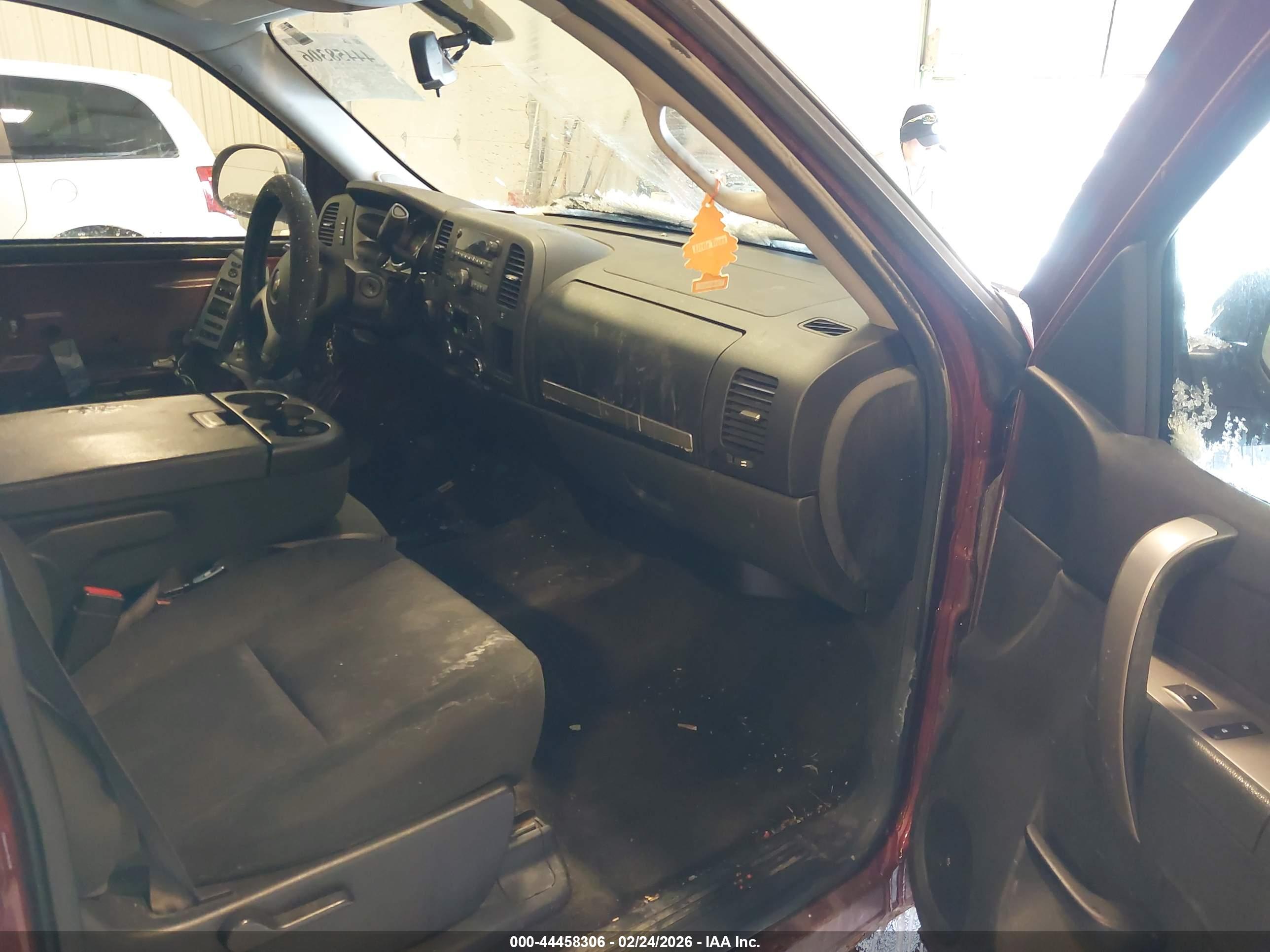 CHEVROLET SILVERADO image 5