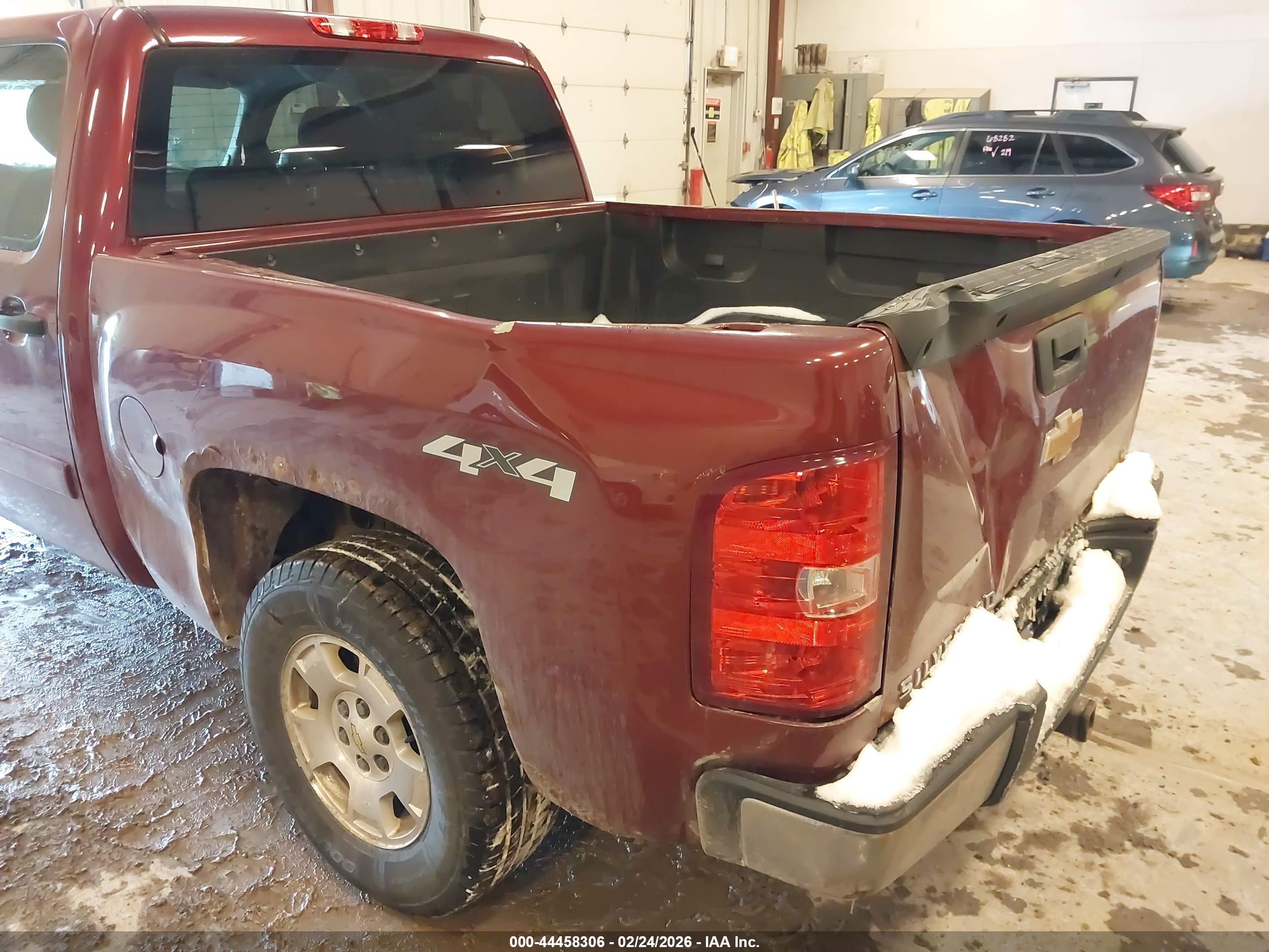 CHEVROLET SILVERADO image 6