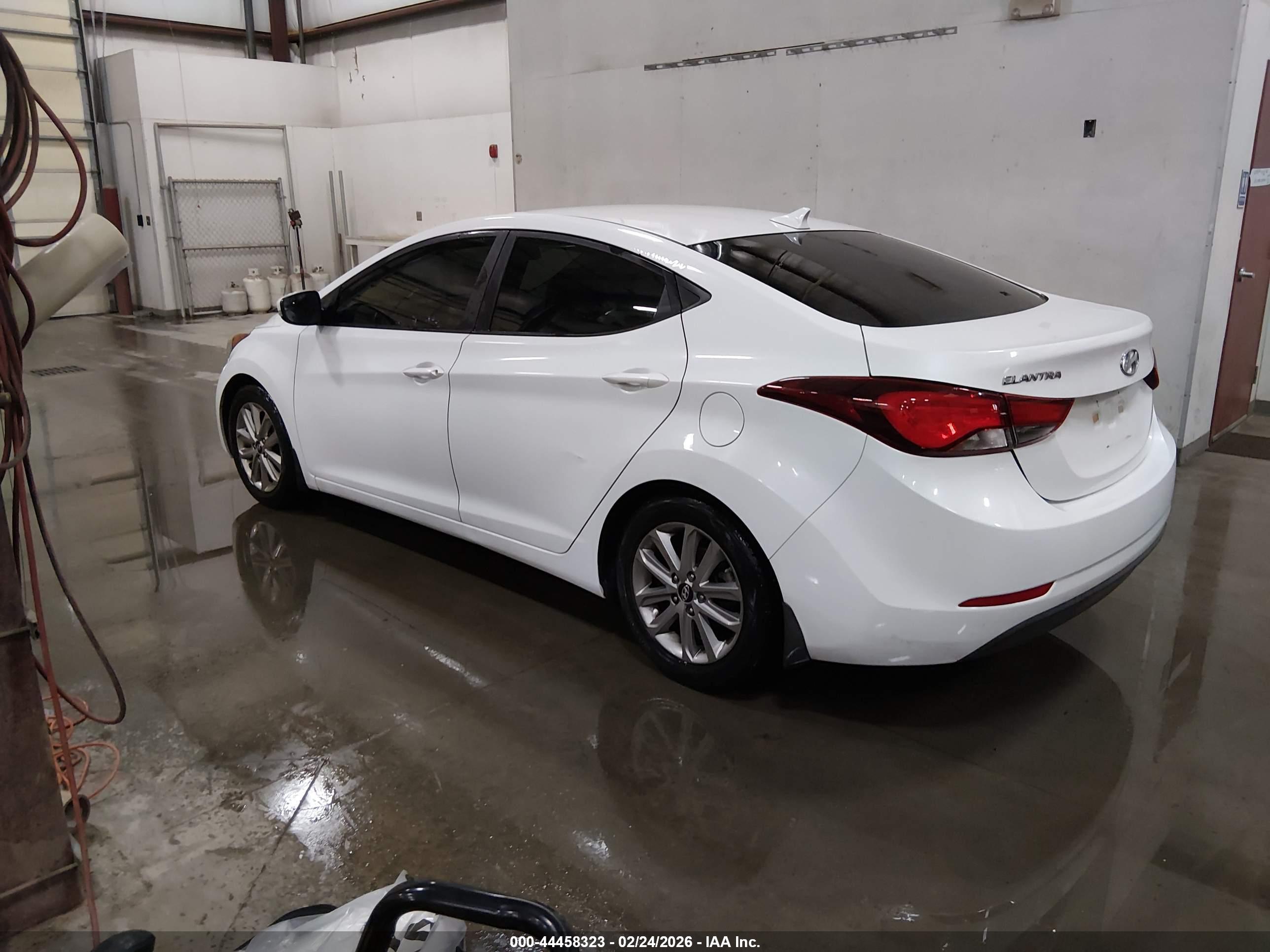 HYUNDAI ELANTRA image 3