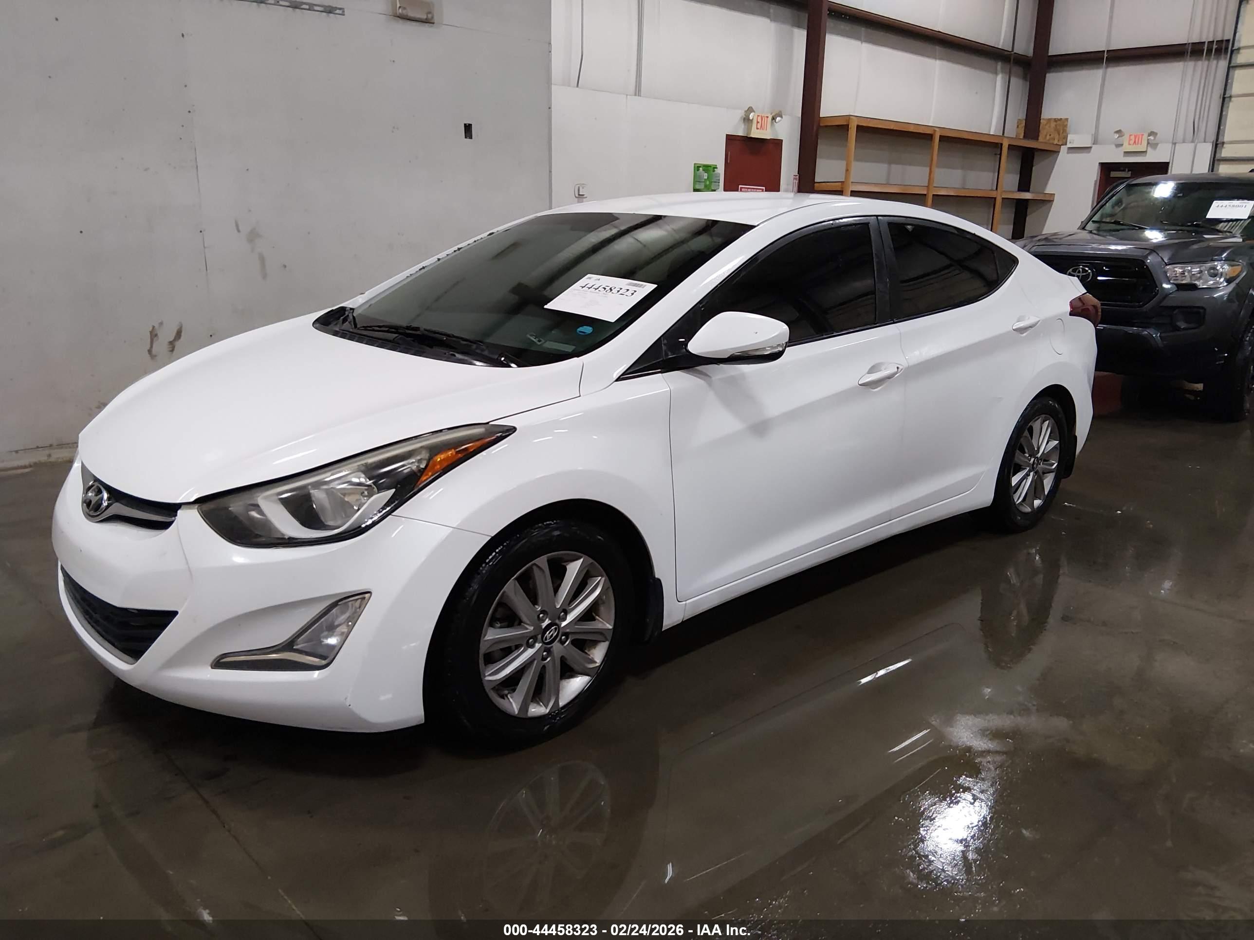 HYUNDAI ELANTRA image 6