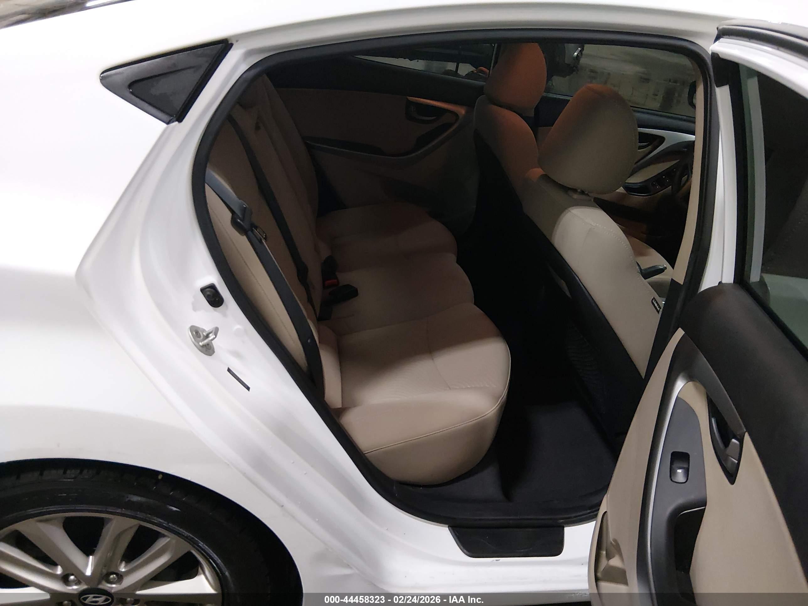 HYUNDAI ELANTRA image 8