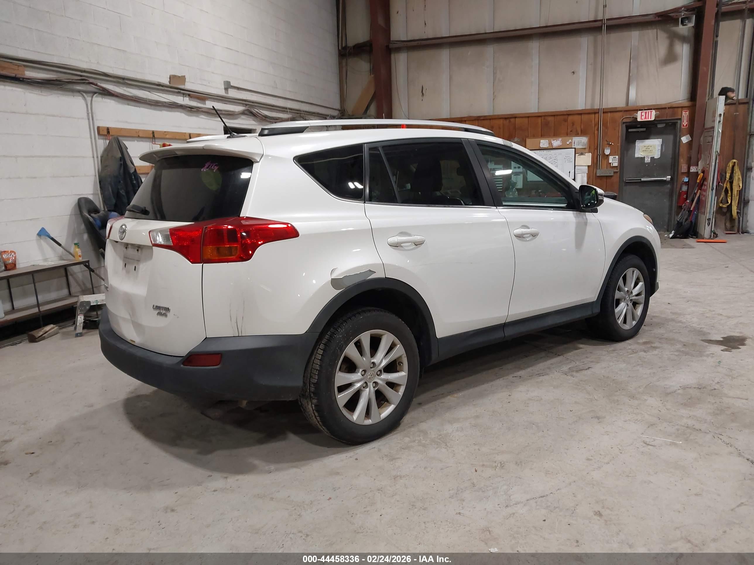TOYOTA RAV4 image 4