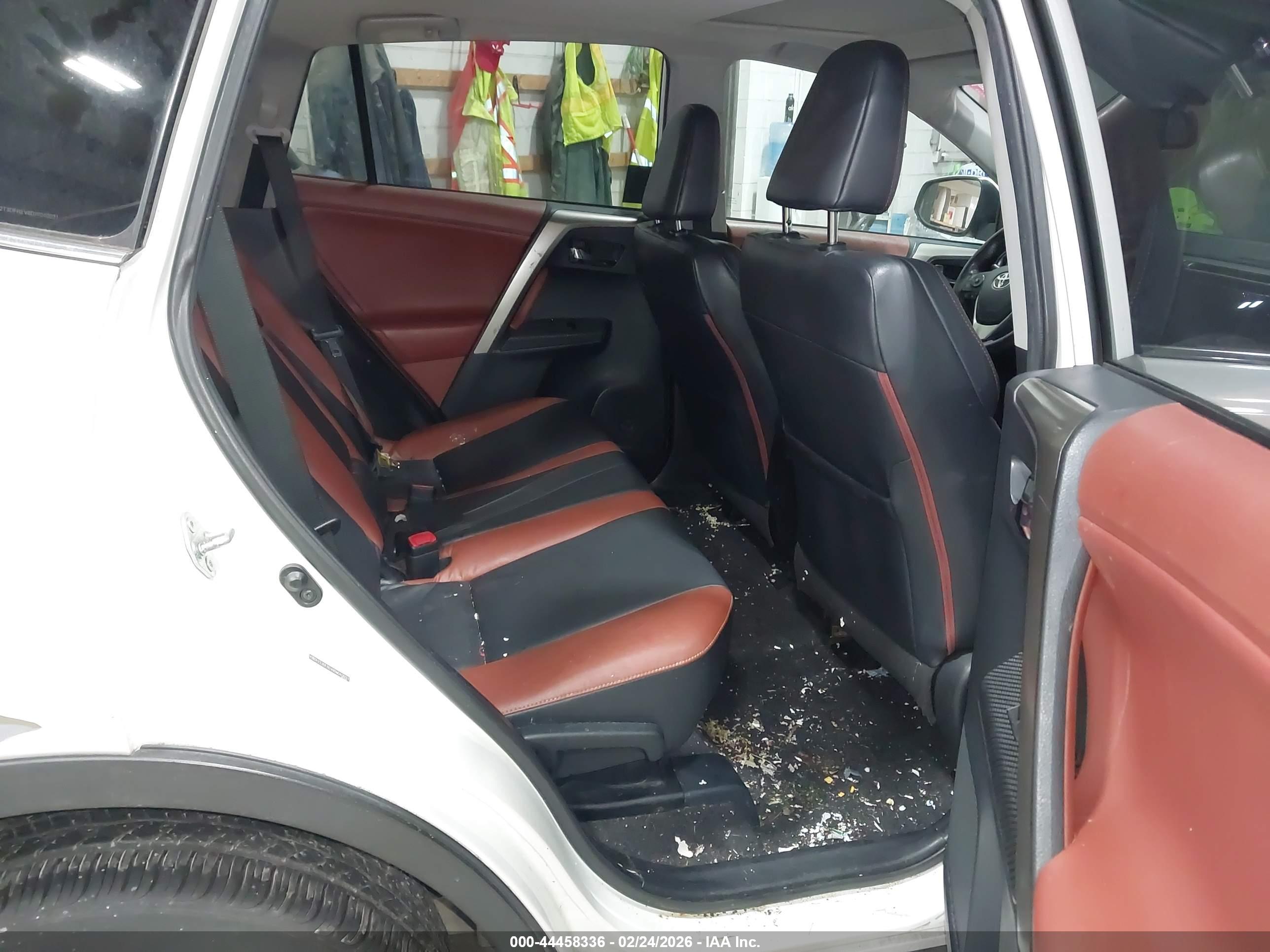 TOYOTA RAV4 image 8