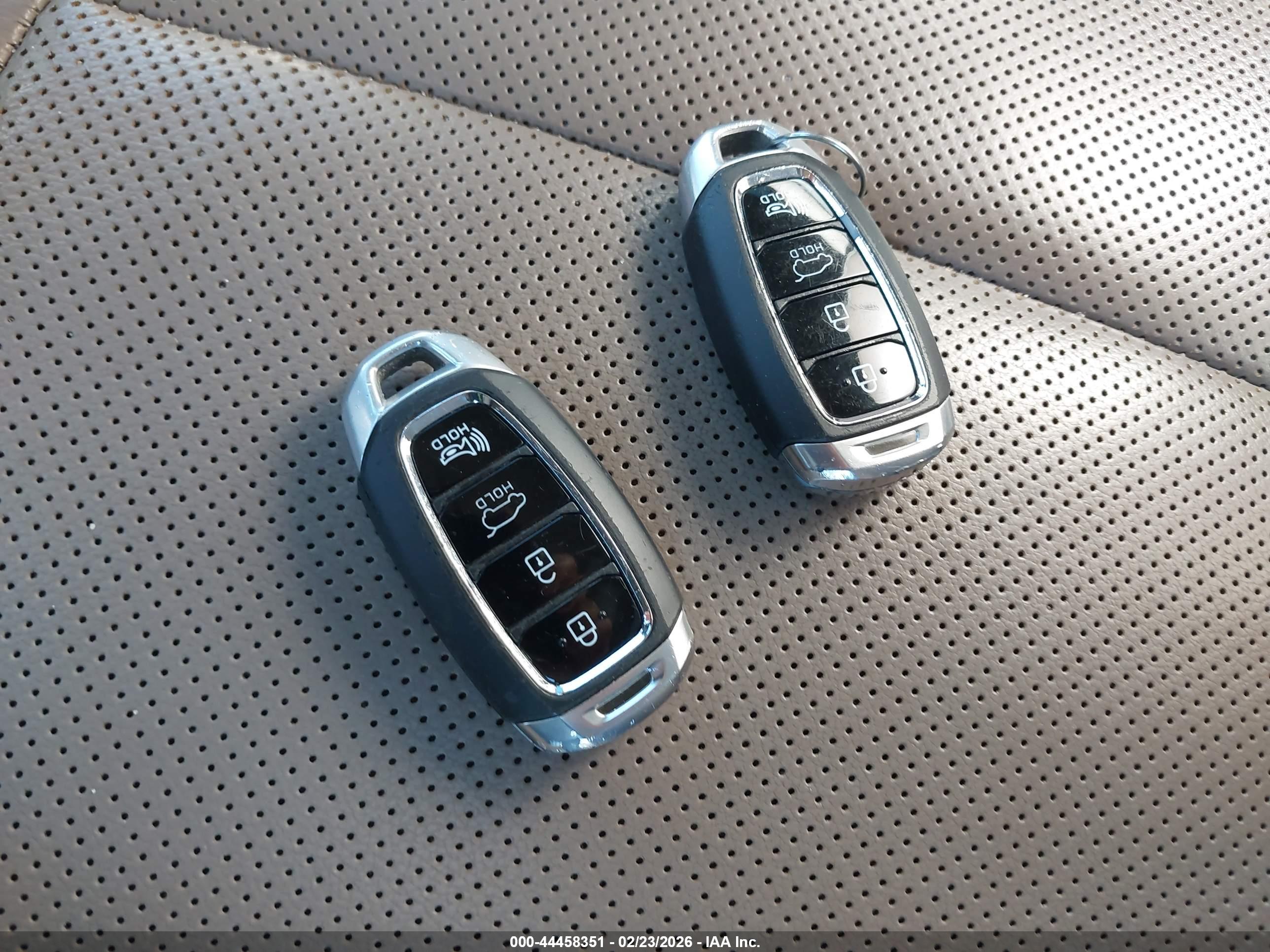 HYUNDAI SANTA image 11
