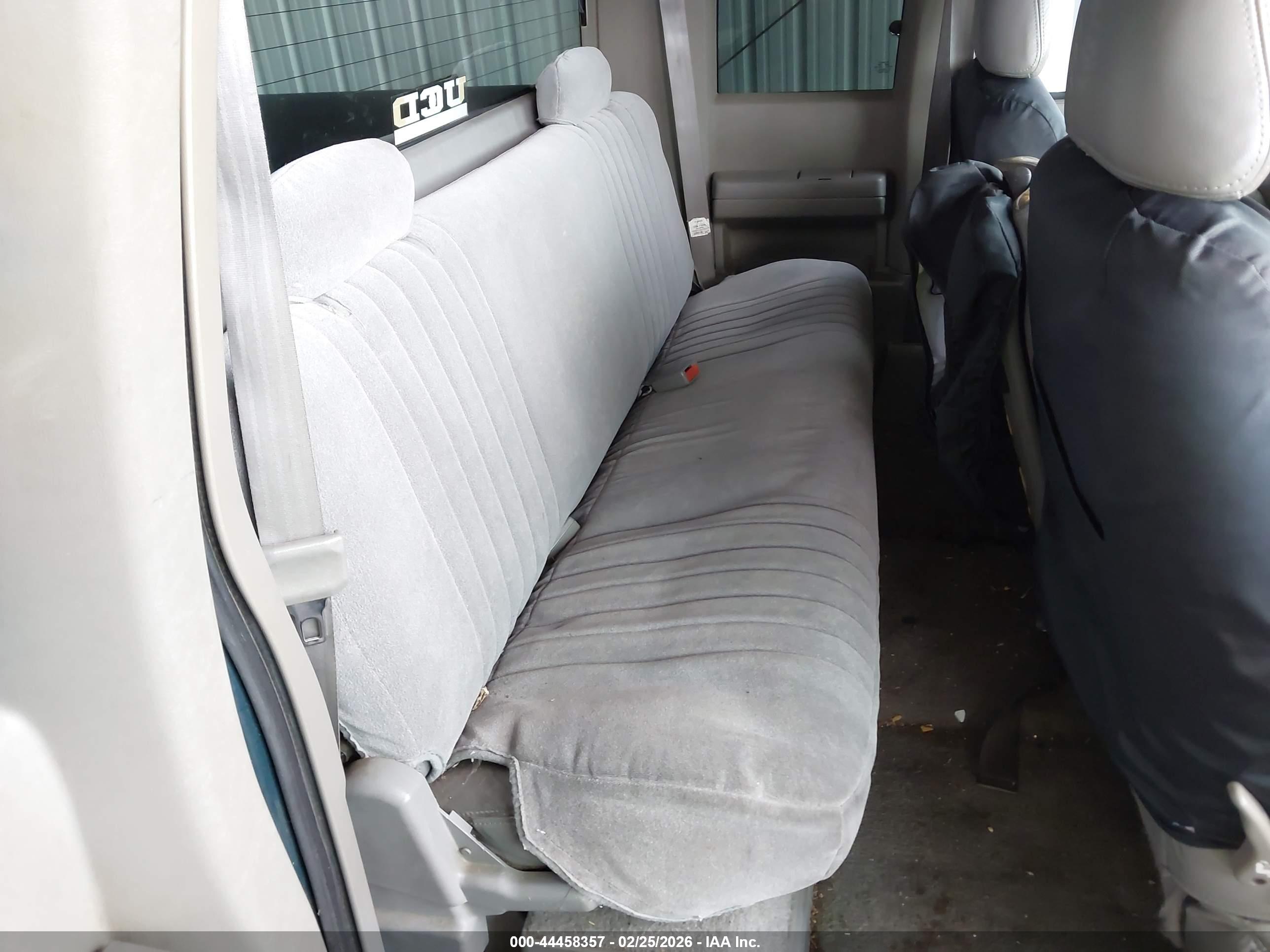 CHEVROLET C1500 image 8