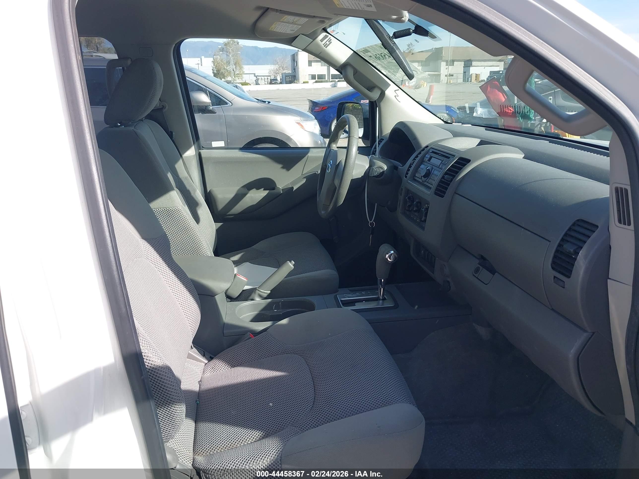 NISSAN FRONTIER image 5