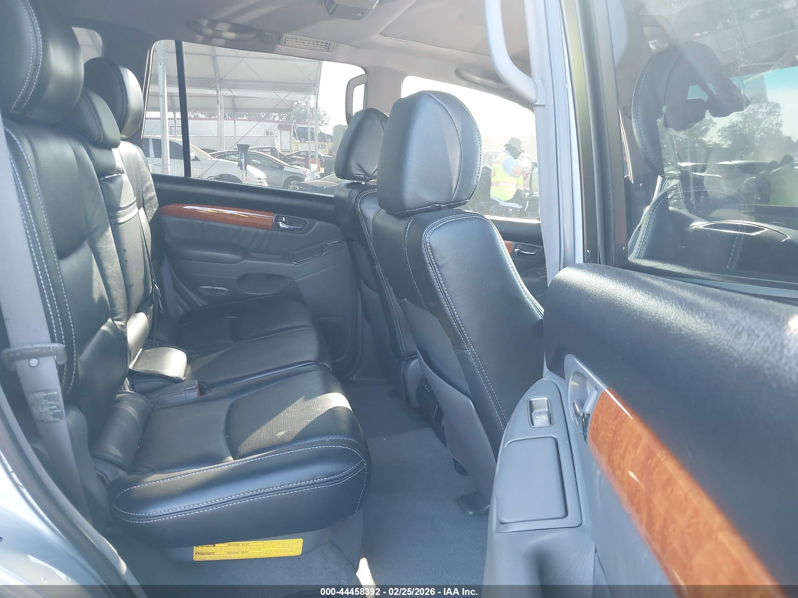 LEXUS GX image 8