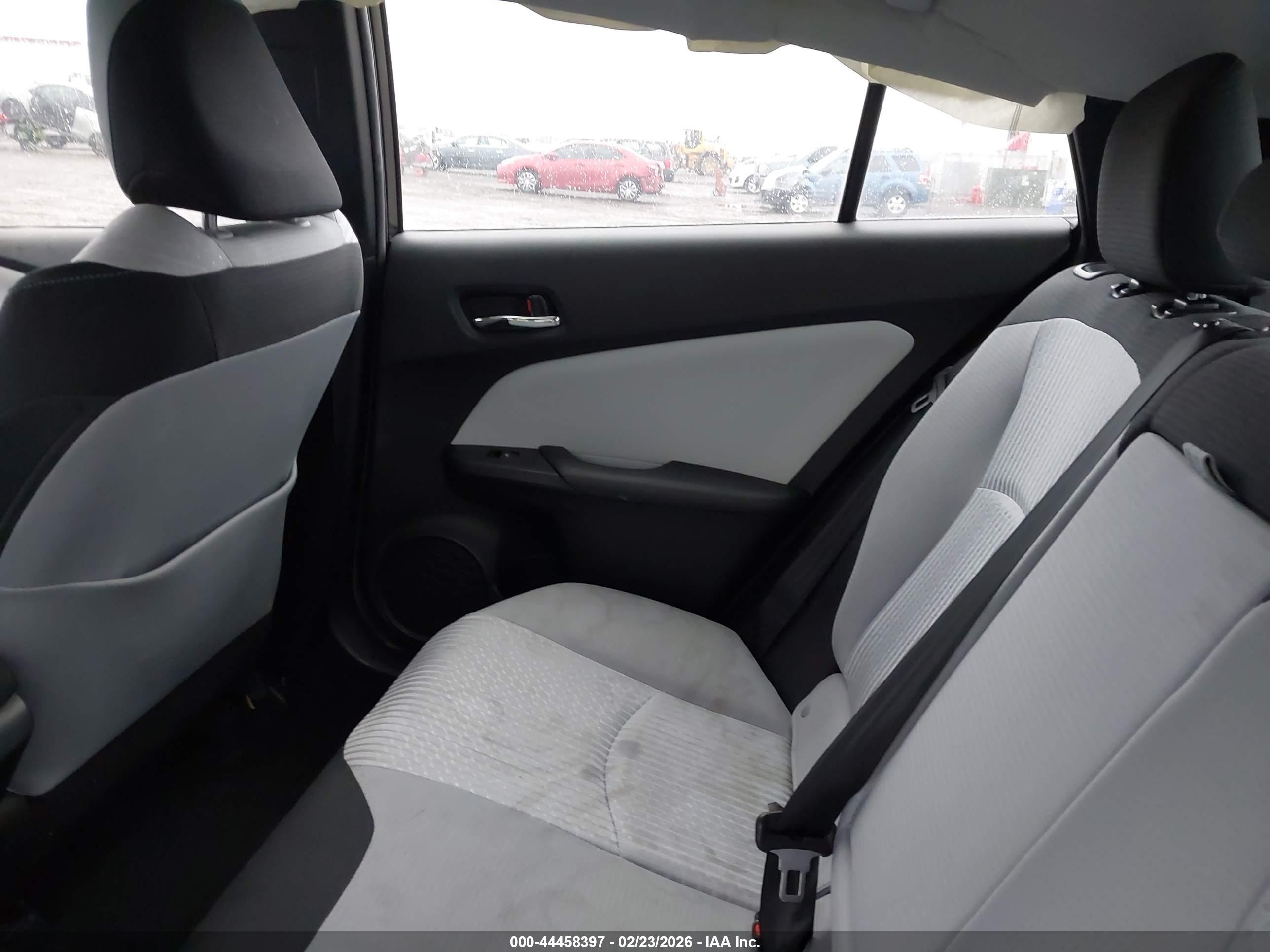 TOYOTA PRIUS image 8