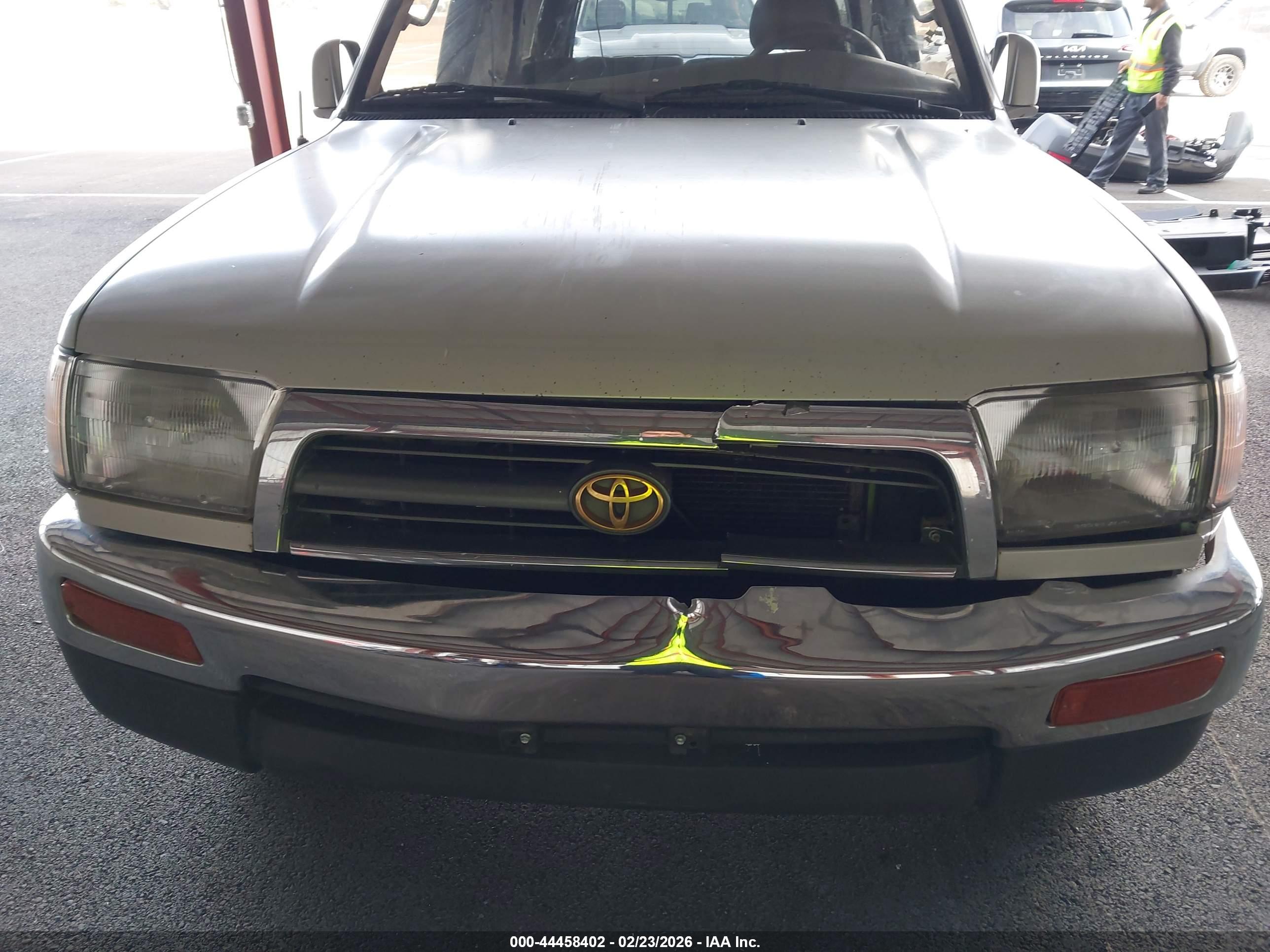 TOYOTA 4RUNNER image 6