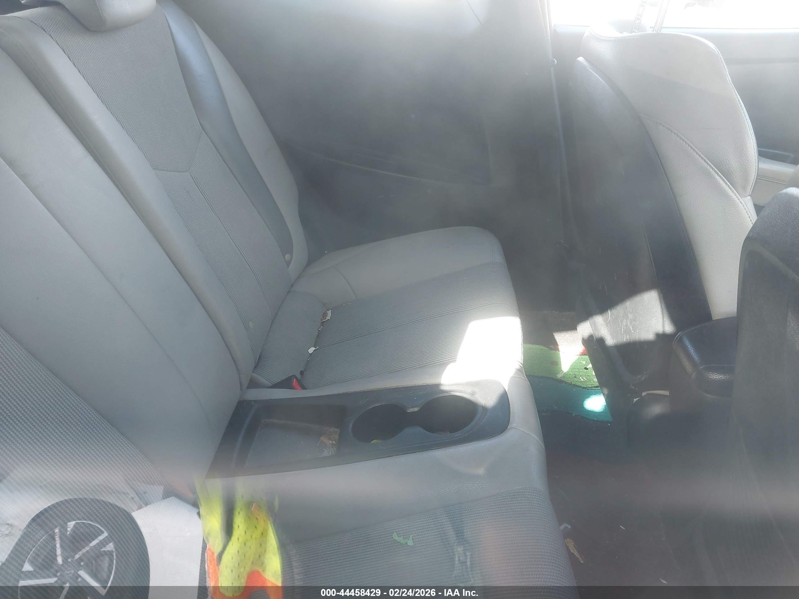 HYUNDAI VELOSTER image 8