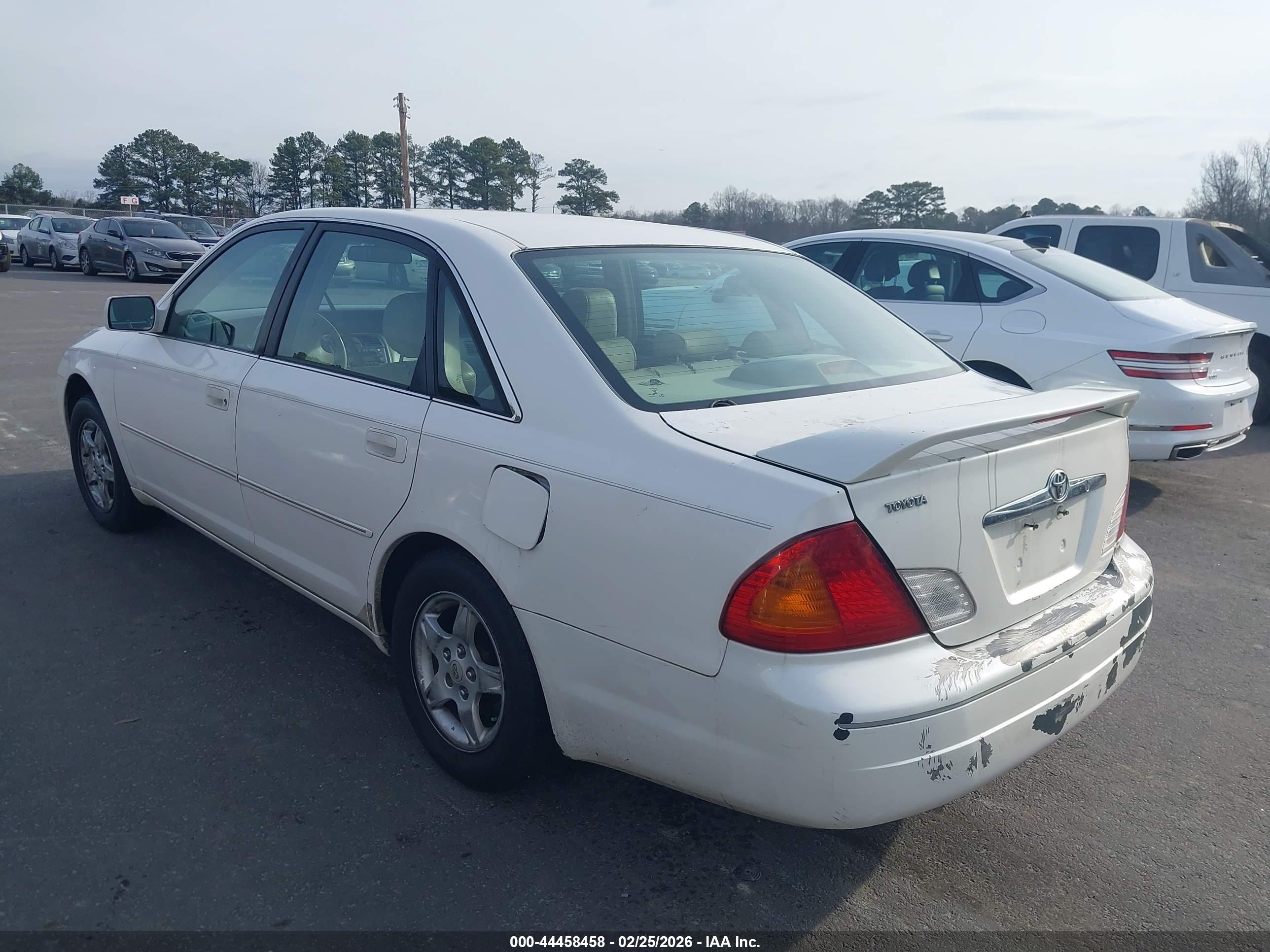 TOYOTA AVALON image 3