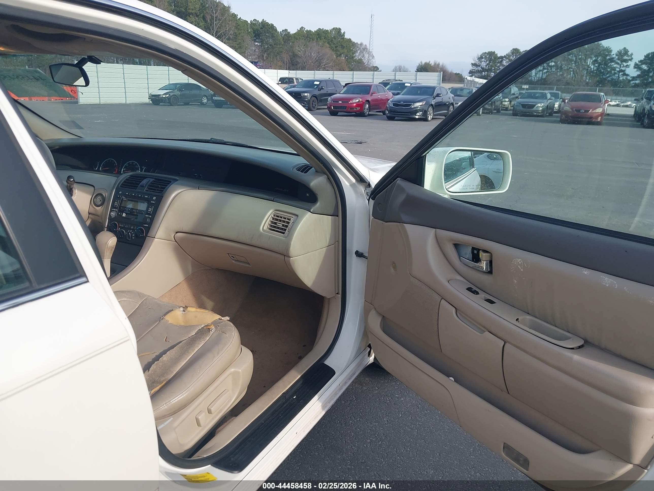 TOYOTA AVALON image 5