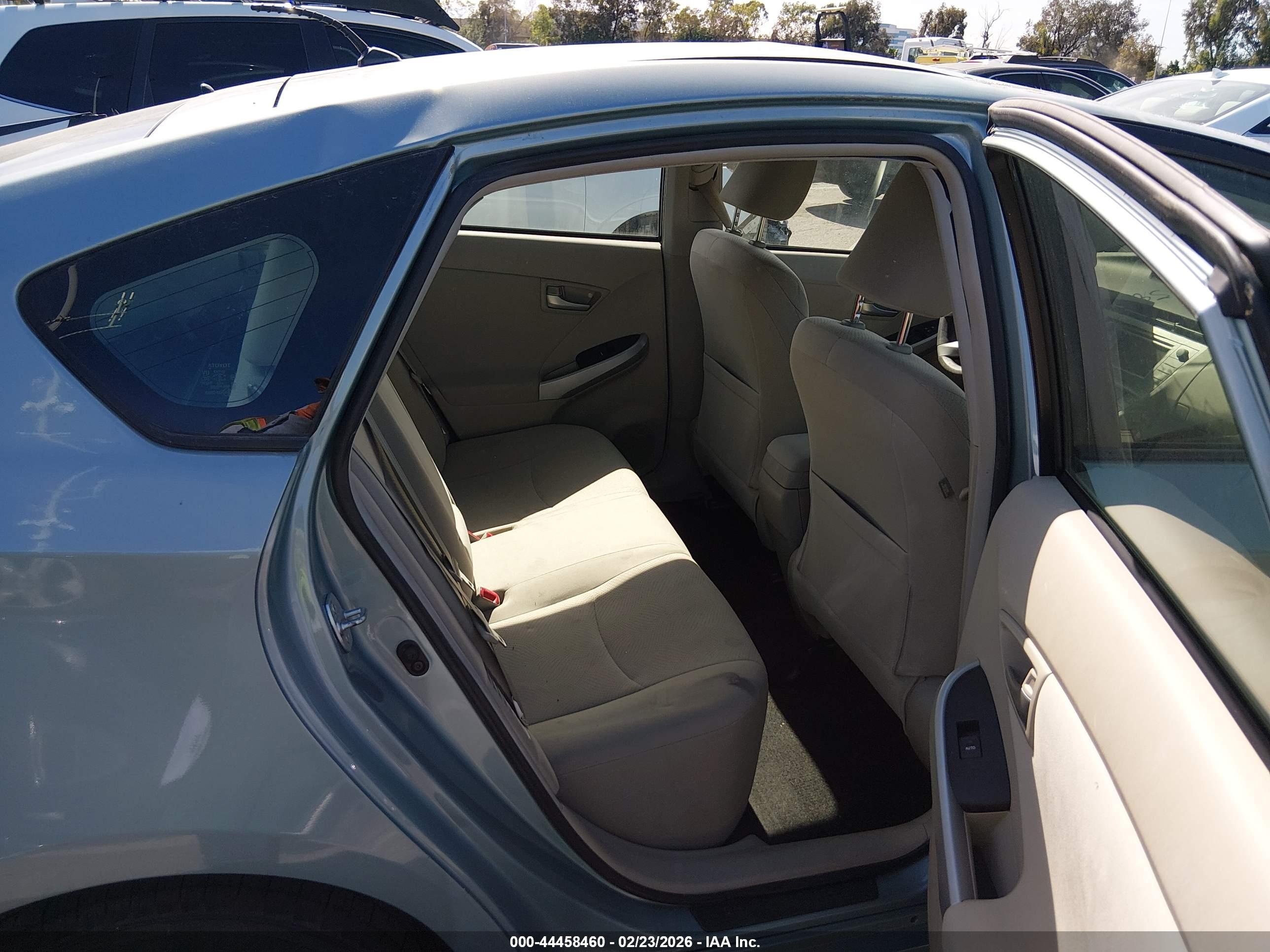 TOYOTA PRIUS image 8