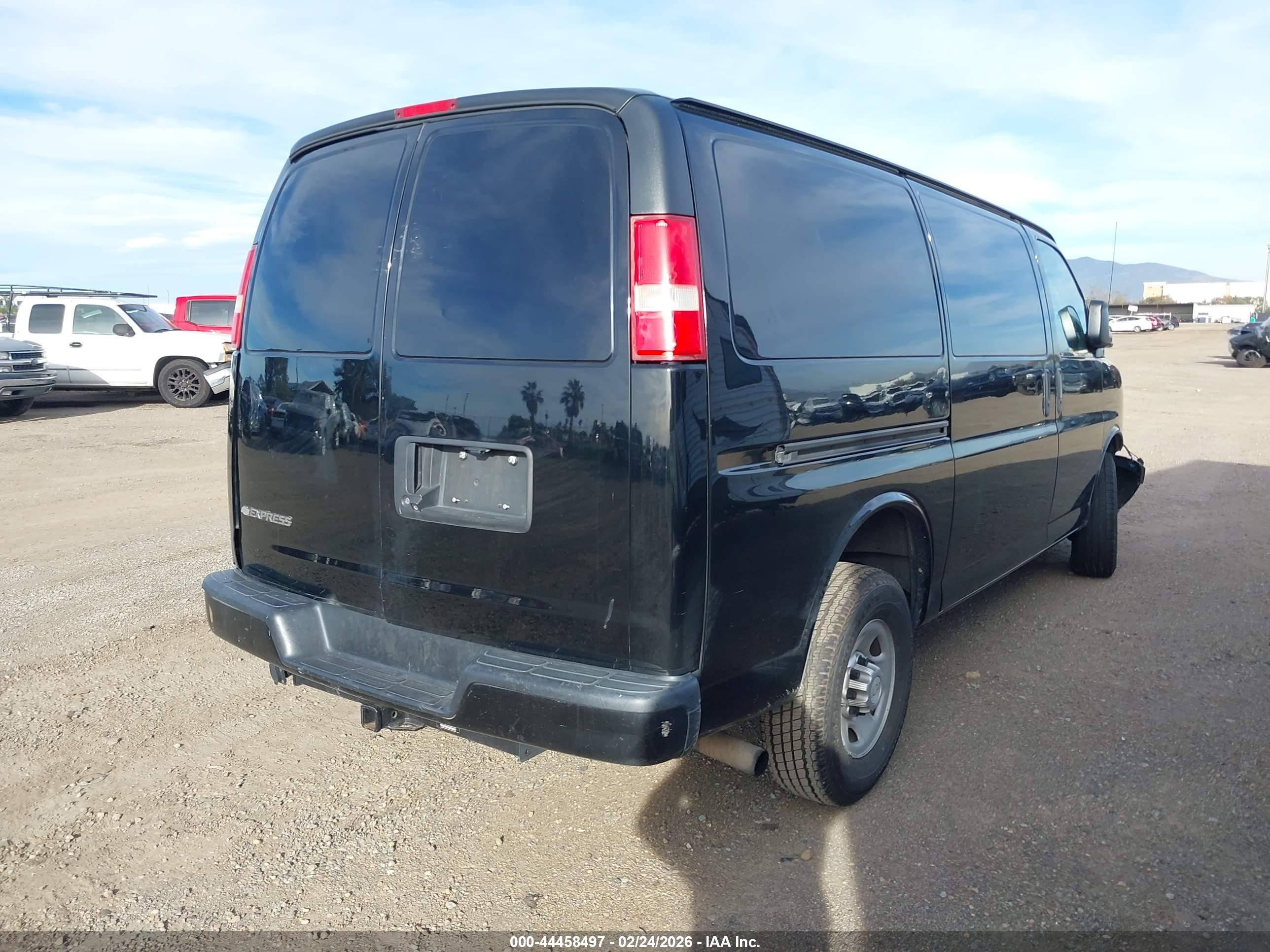 CHEVROLET EXPRESS image 4