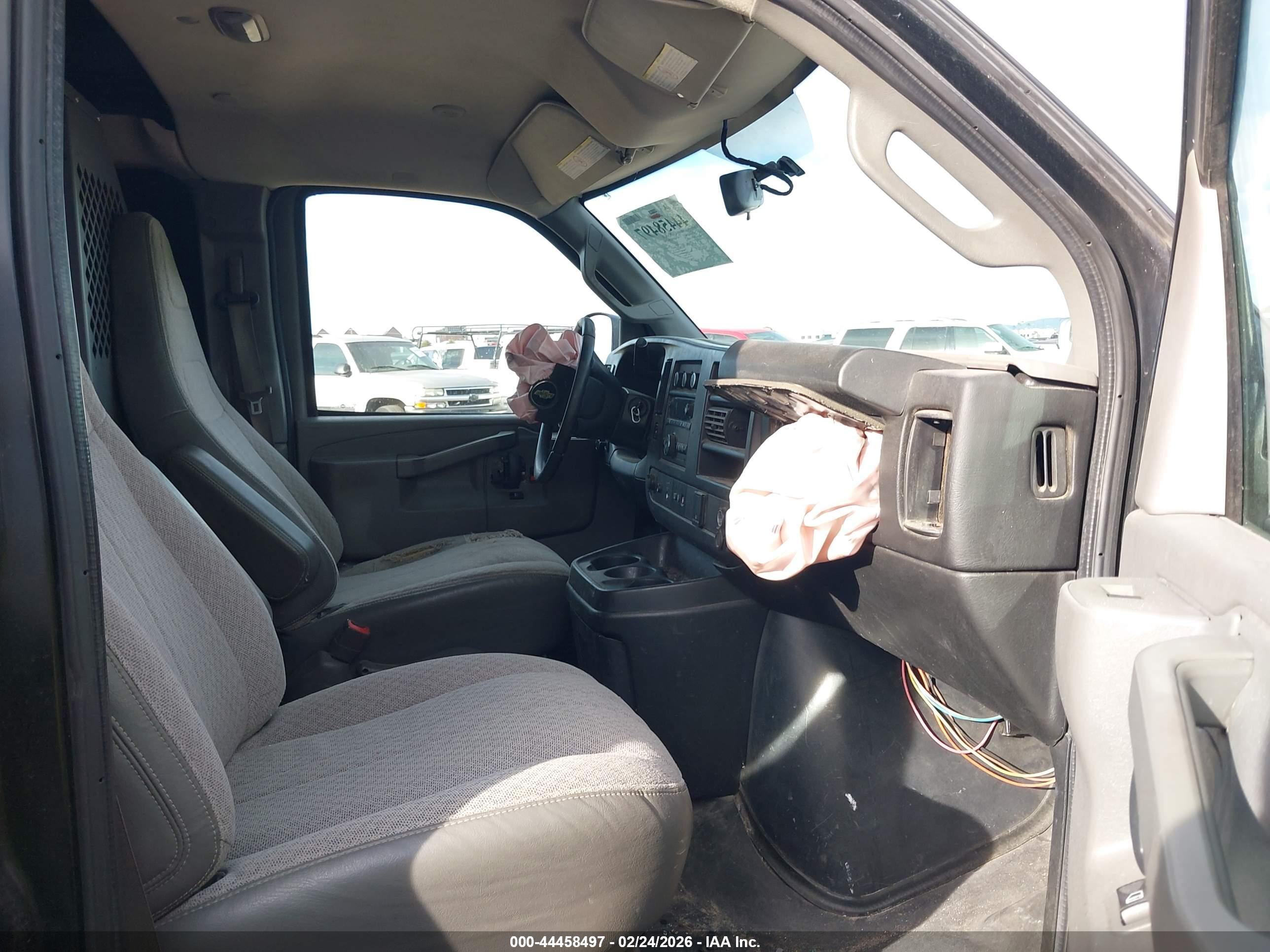 CHEVROLET EXPRESS image 5