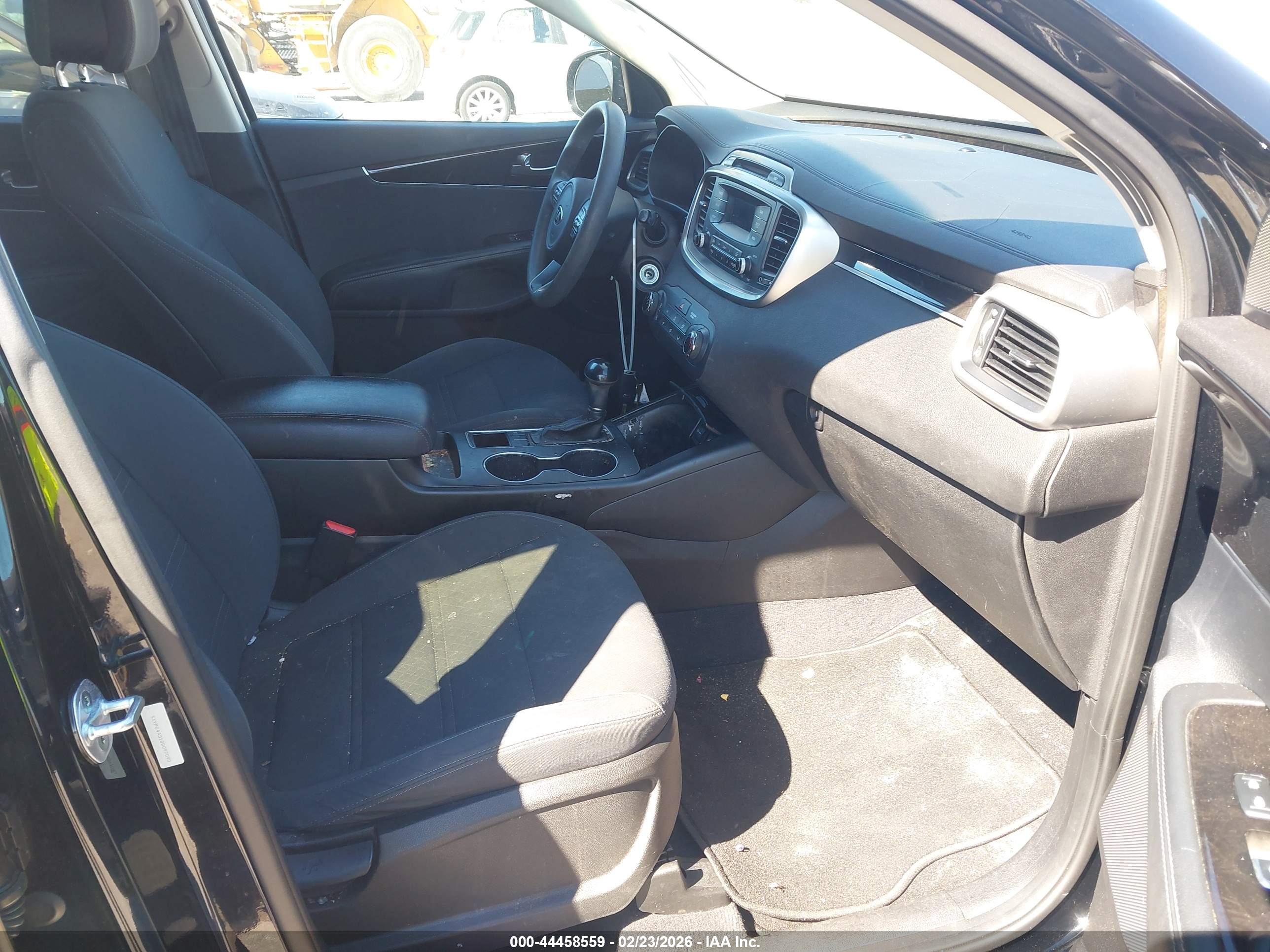 KIA SORENTO image 5