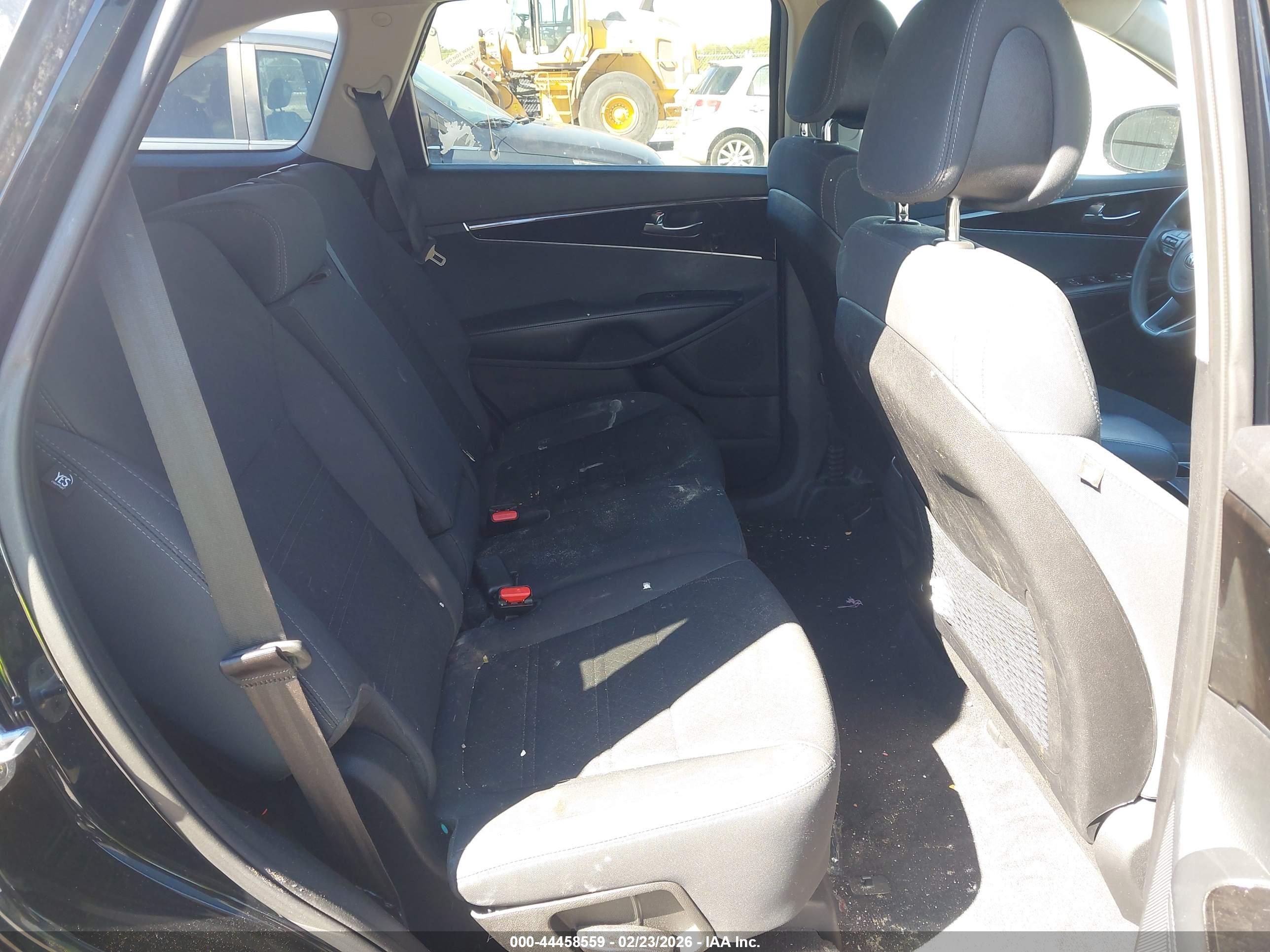 KIA SORENTO image 8