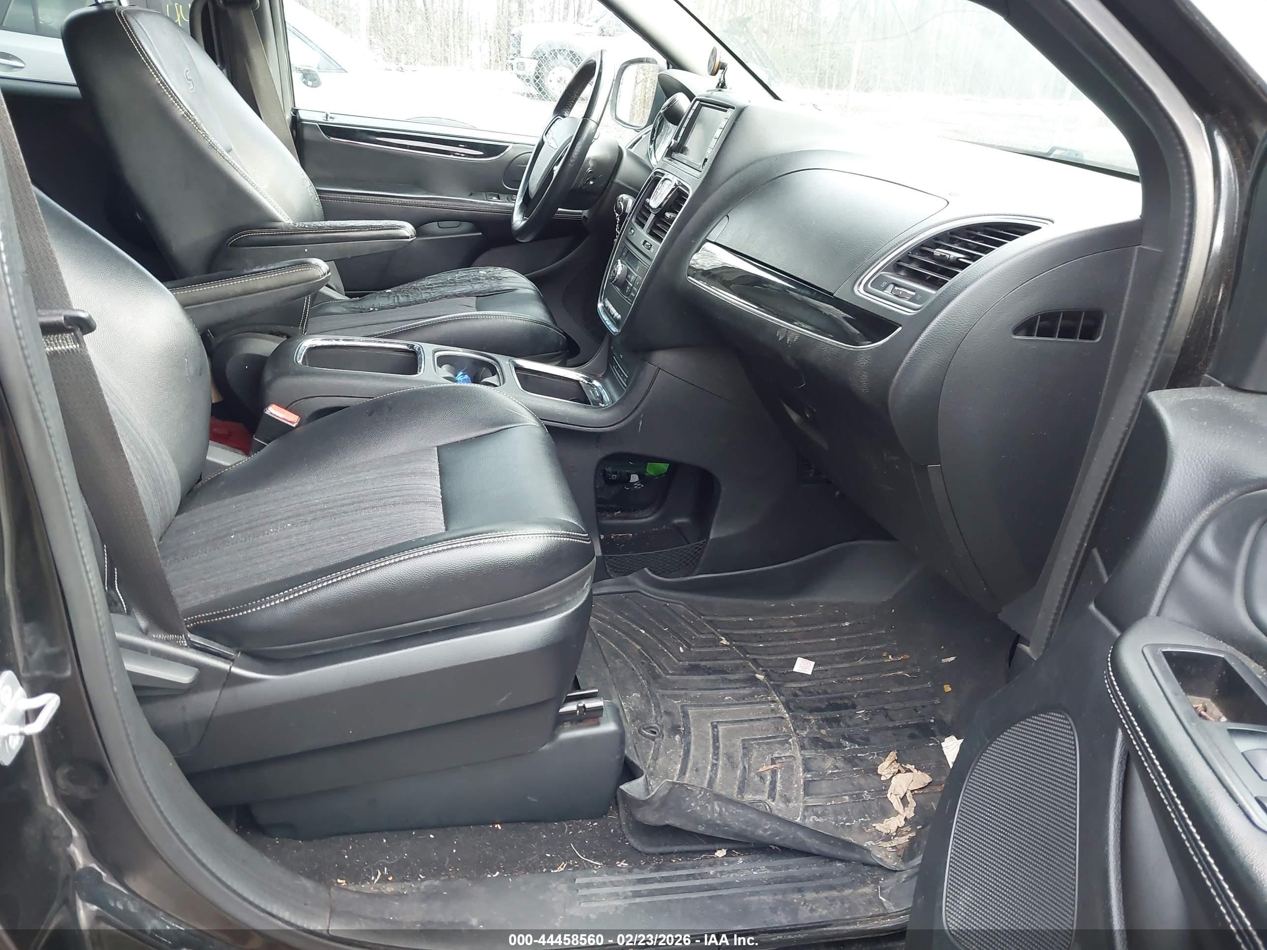 CHRYSLER TOWN image 5