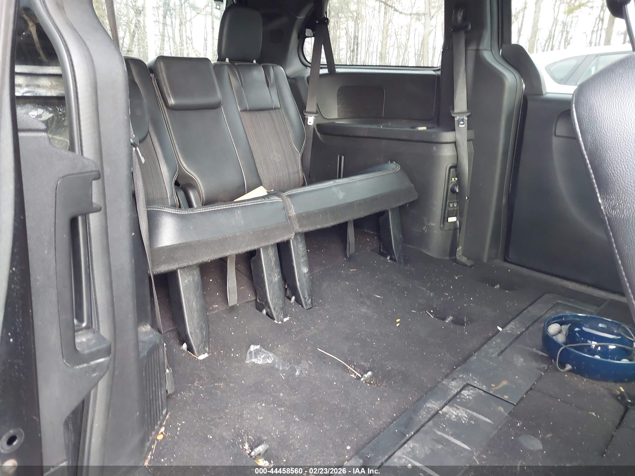 CHRYSLER TOWN image 8