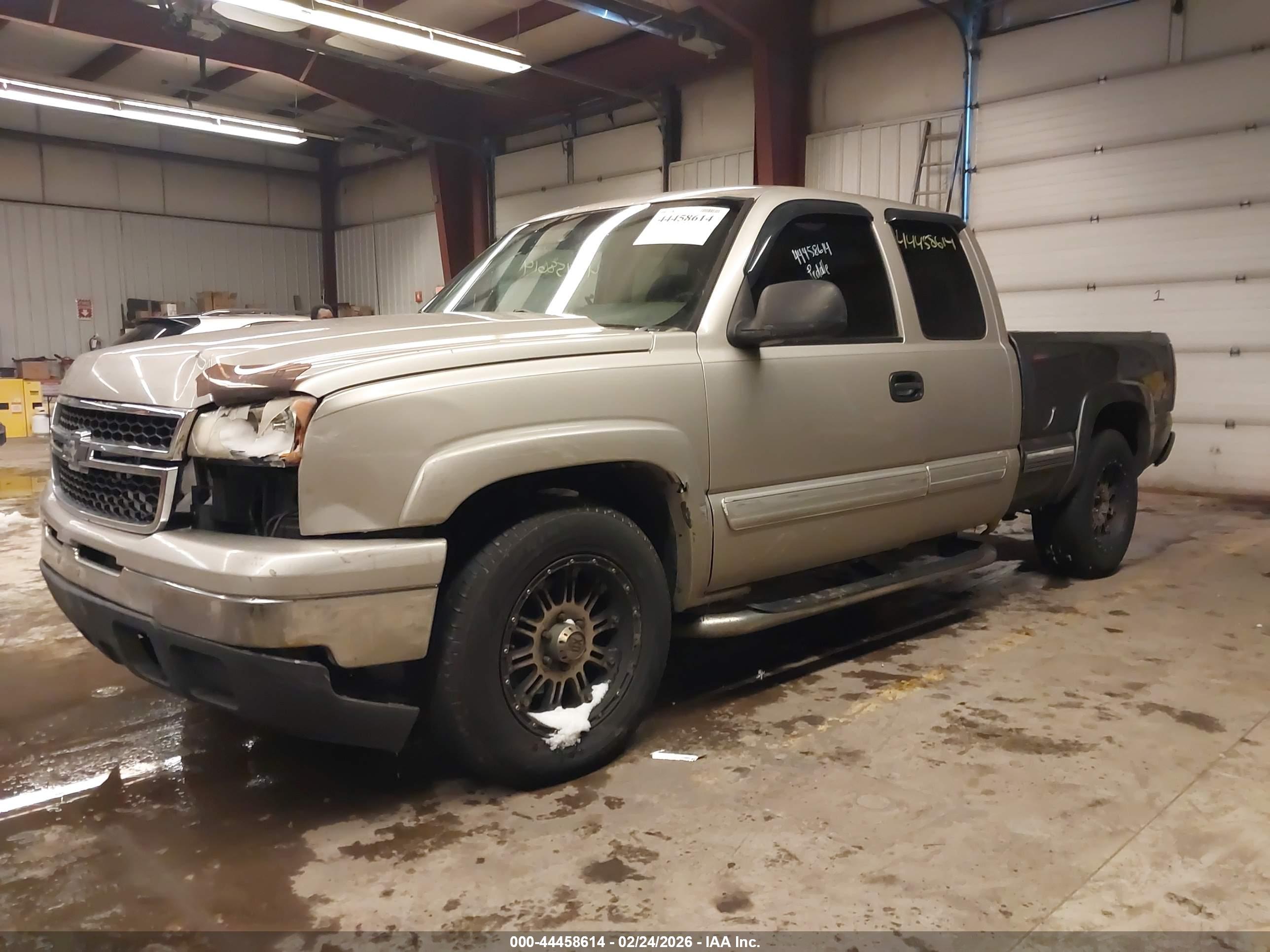 CHEVROLET SILVERADO image 2