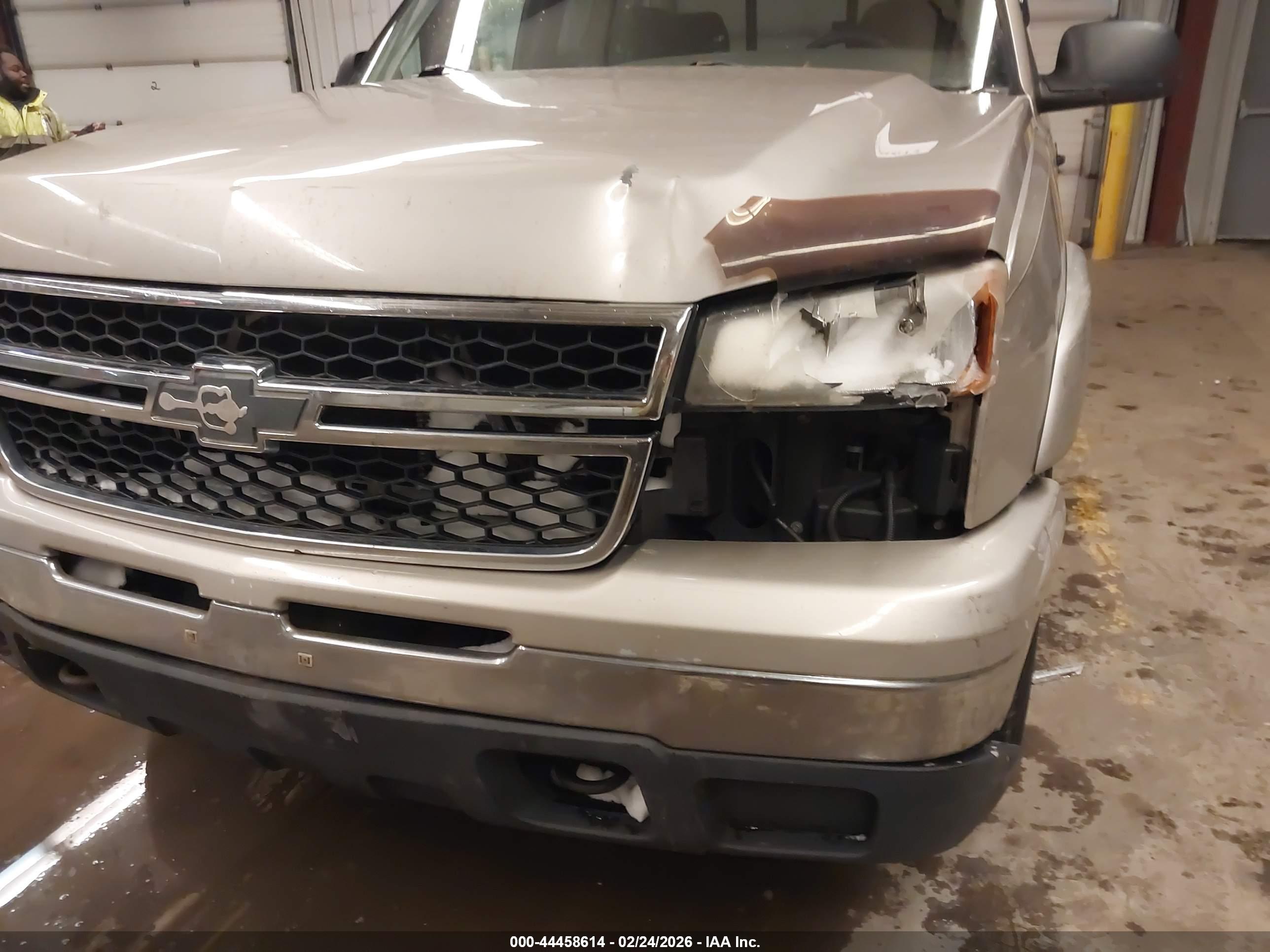 CHEVROLET SILVERADO image 6