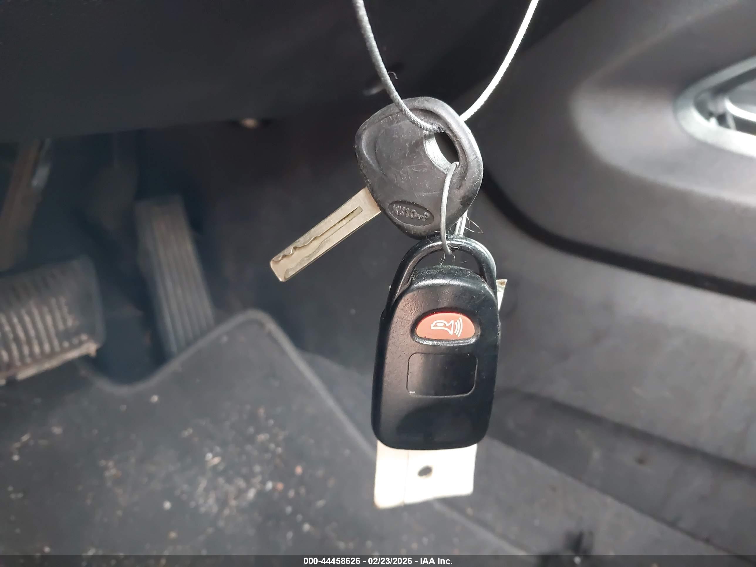 HYUNDAI TUCSON image 11