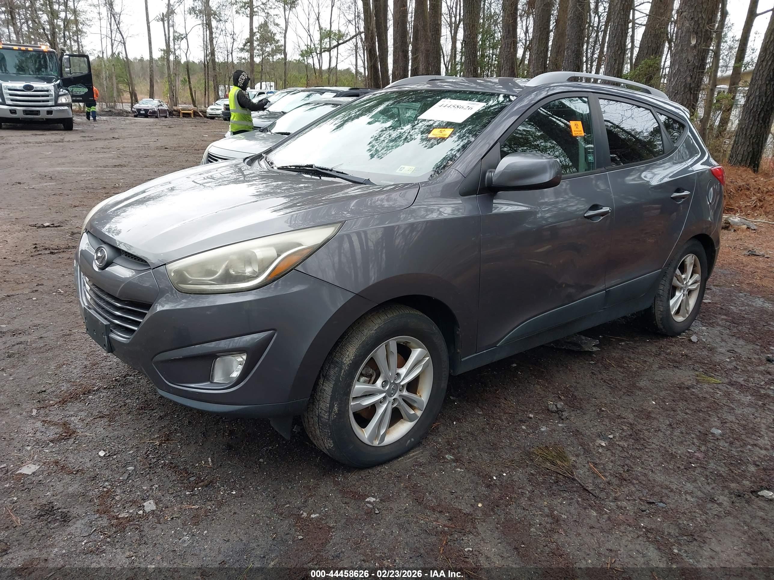 HYUNDAI TUCSON image 2