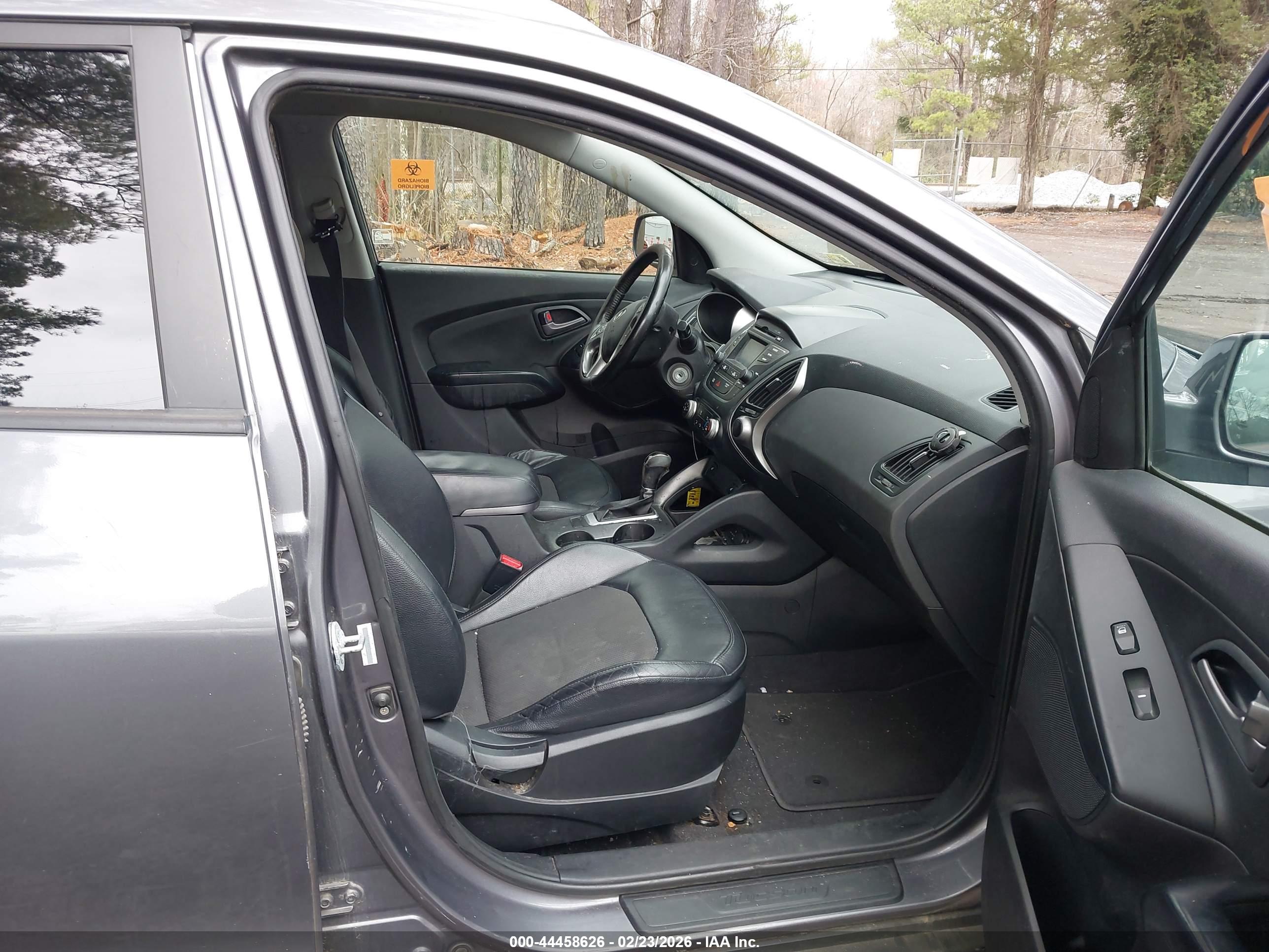 HYUNDAI TUCSON image 5
