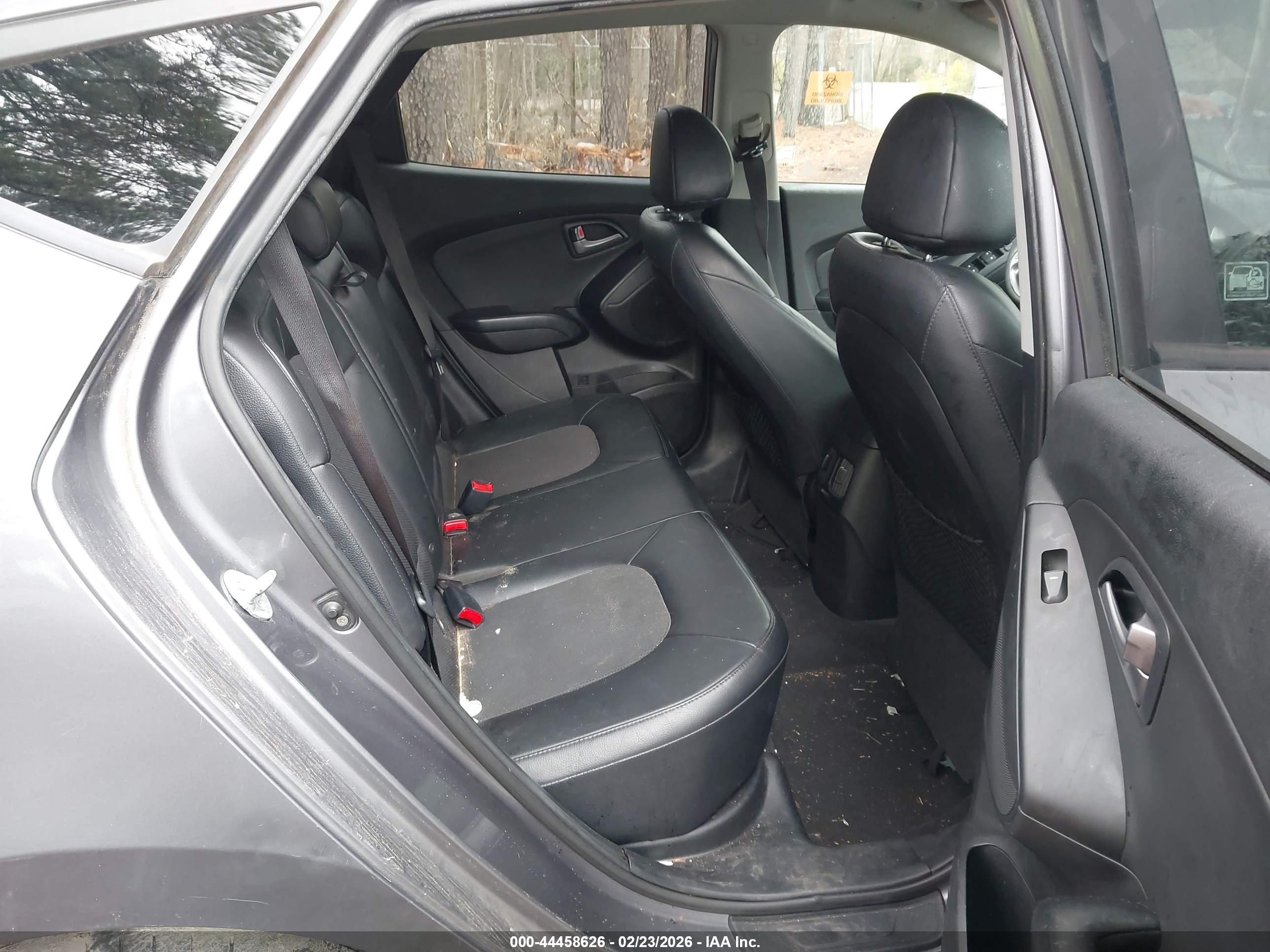 HYUNDAI TUCSON image 8