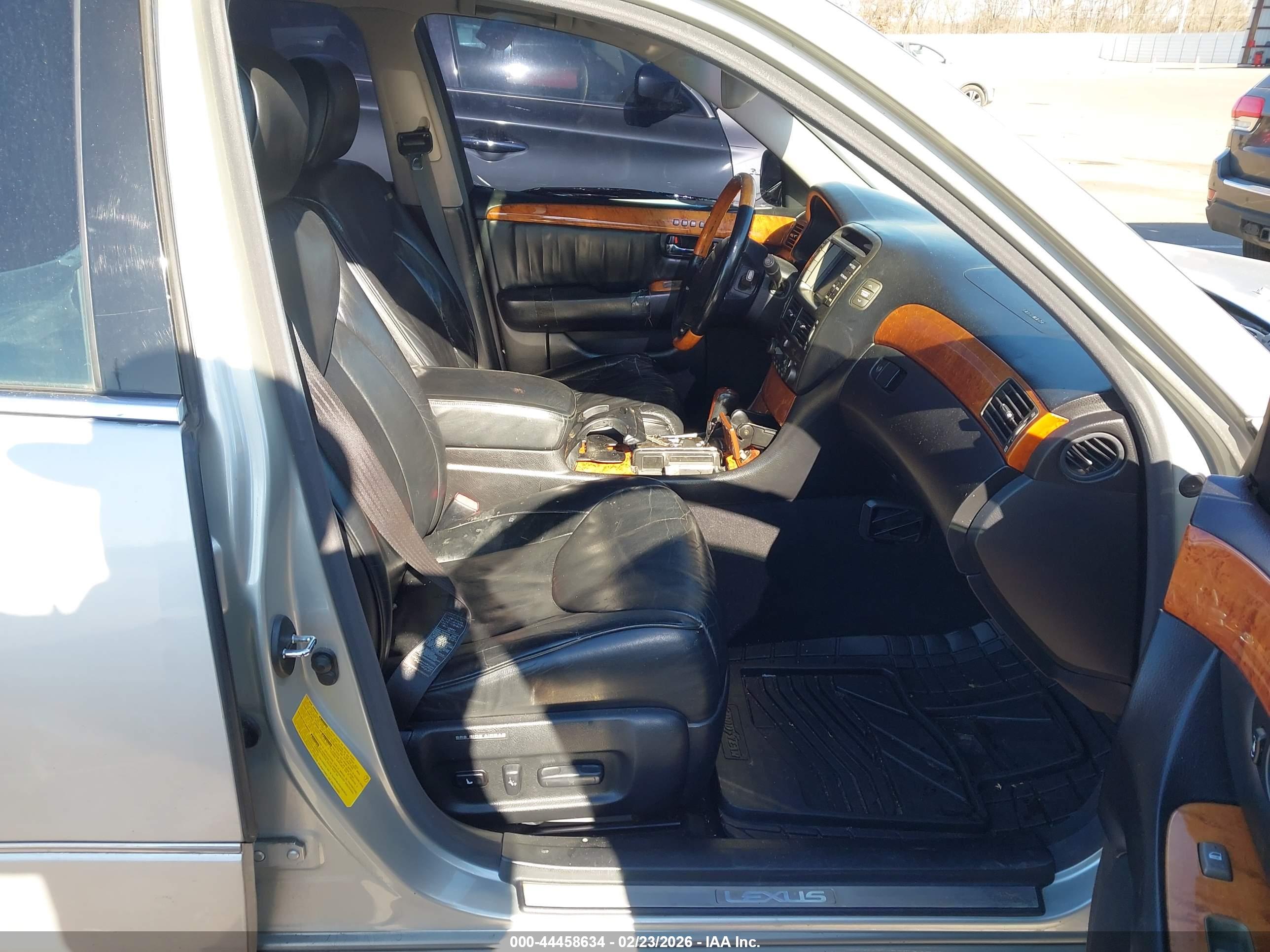 LEXUS LS image 5