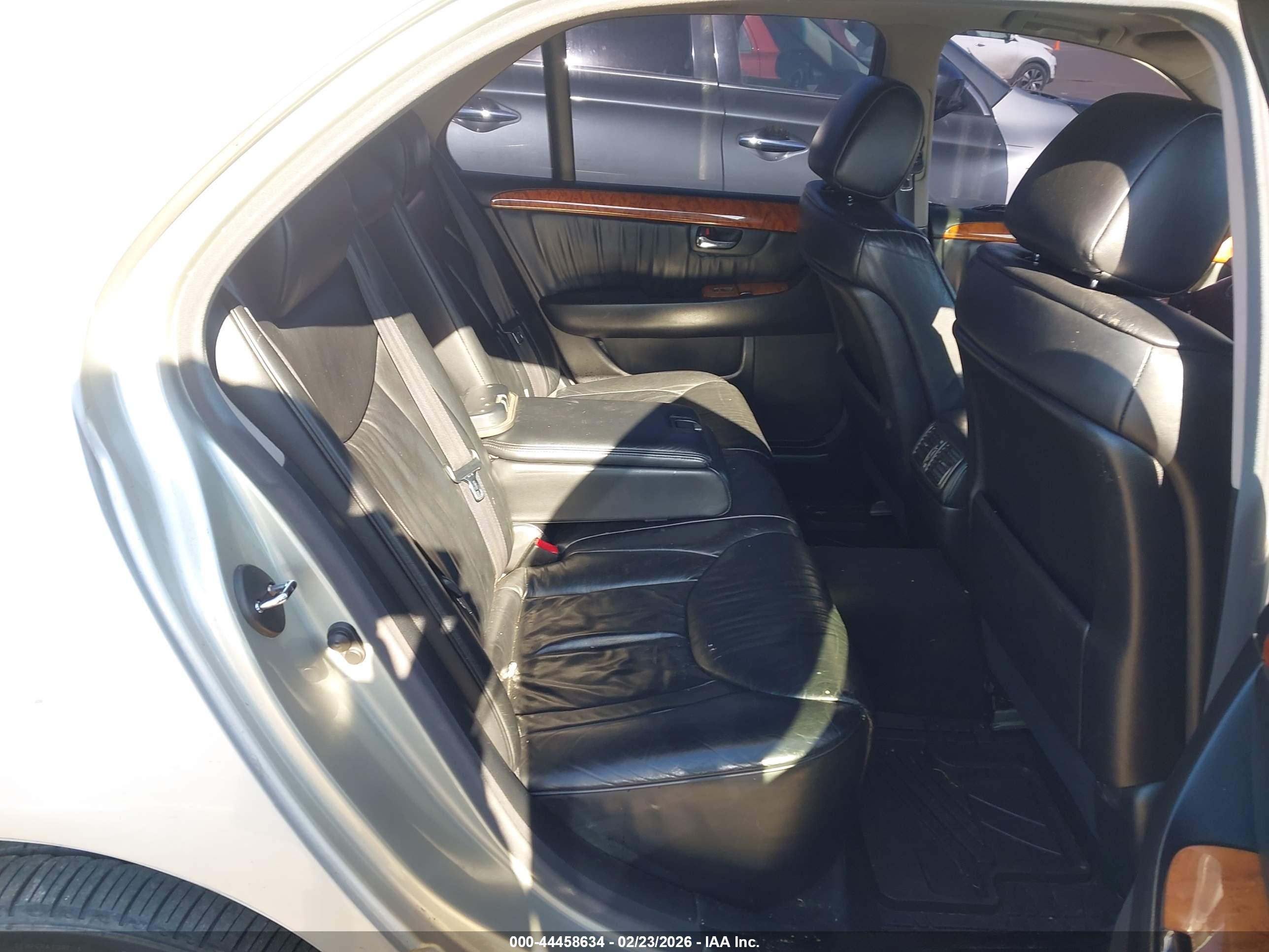 LEXUS LS image 8