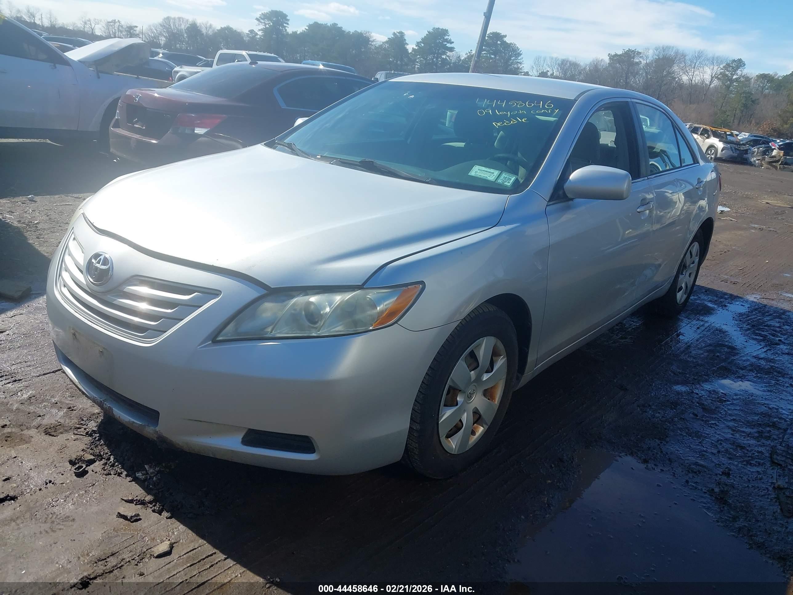 TOYOTA CAMRY image 2