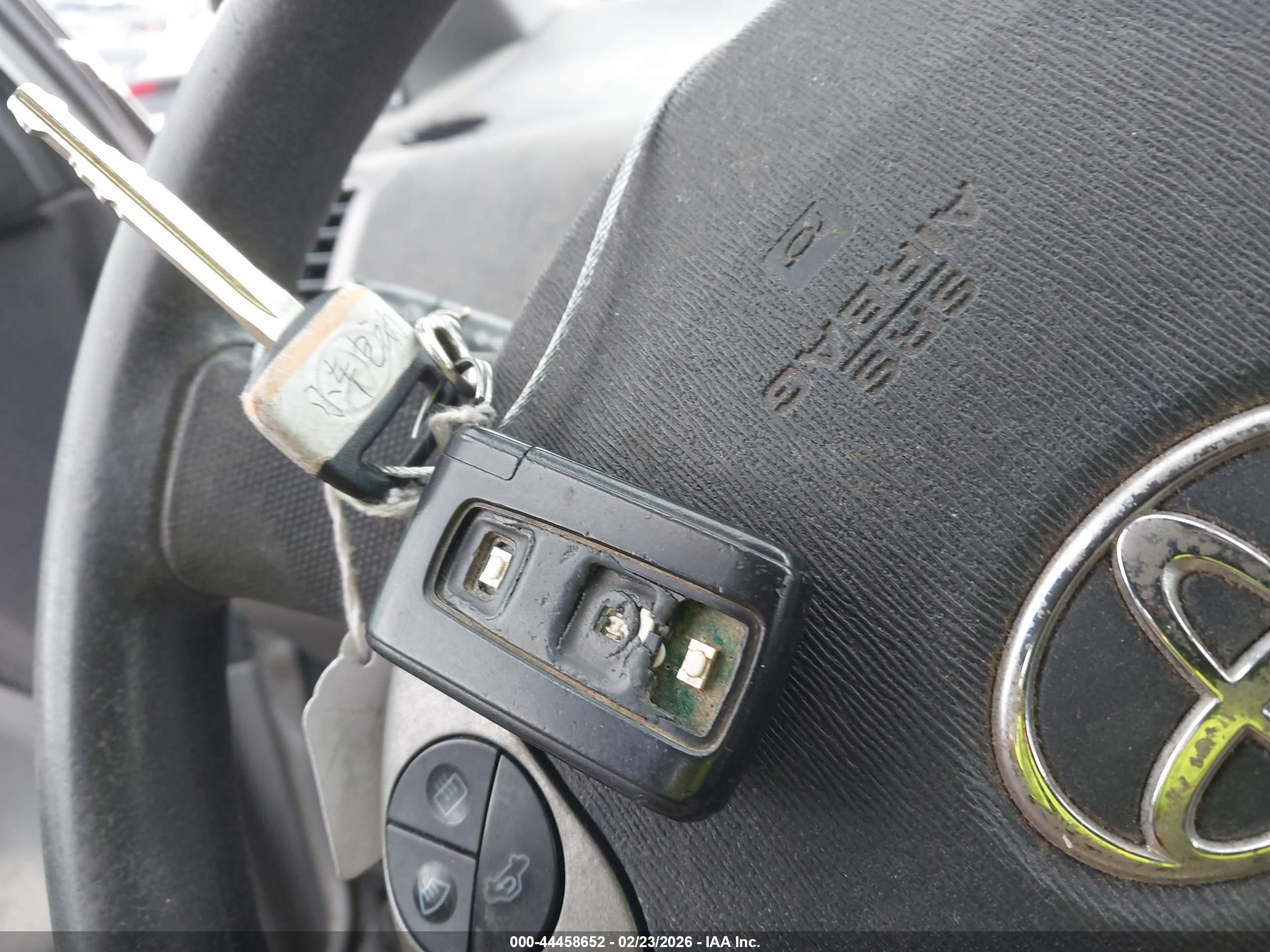 TOYOTA PRIUS image 11