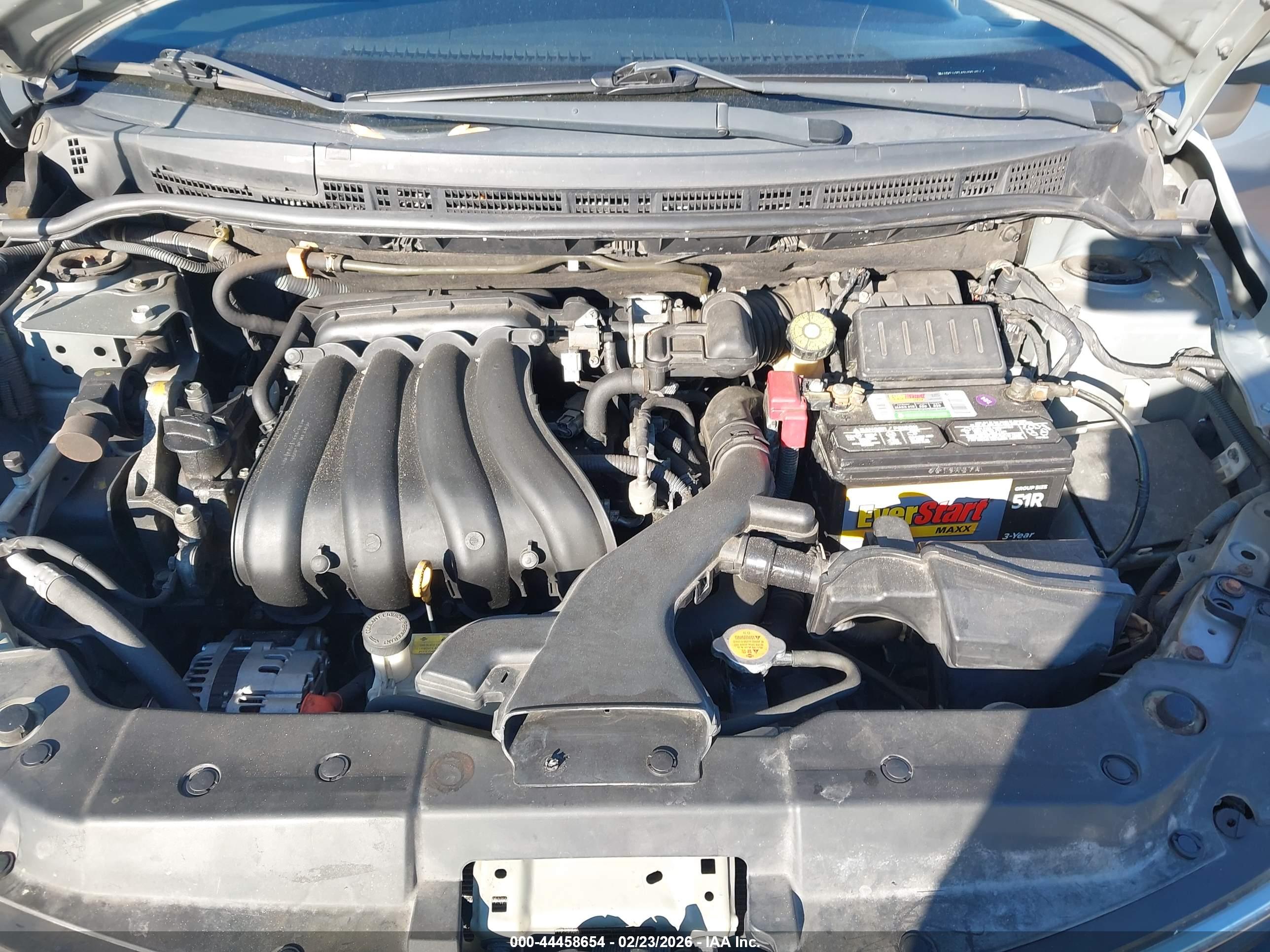 NISSAN VERSA image 10