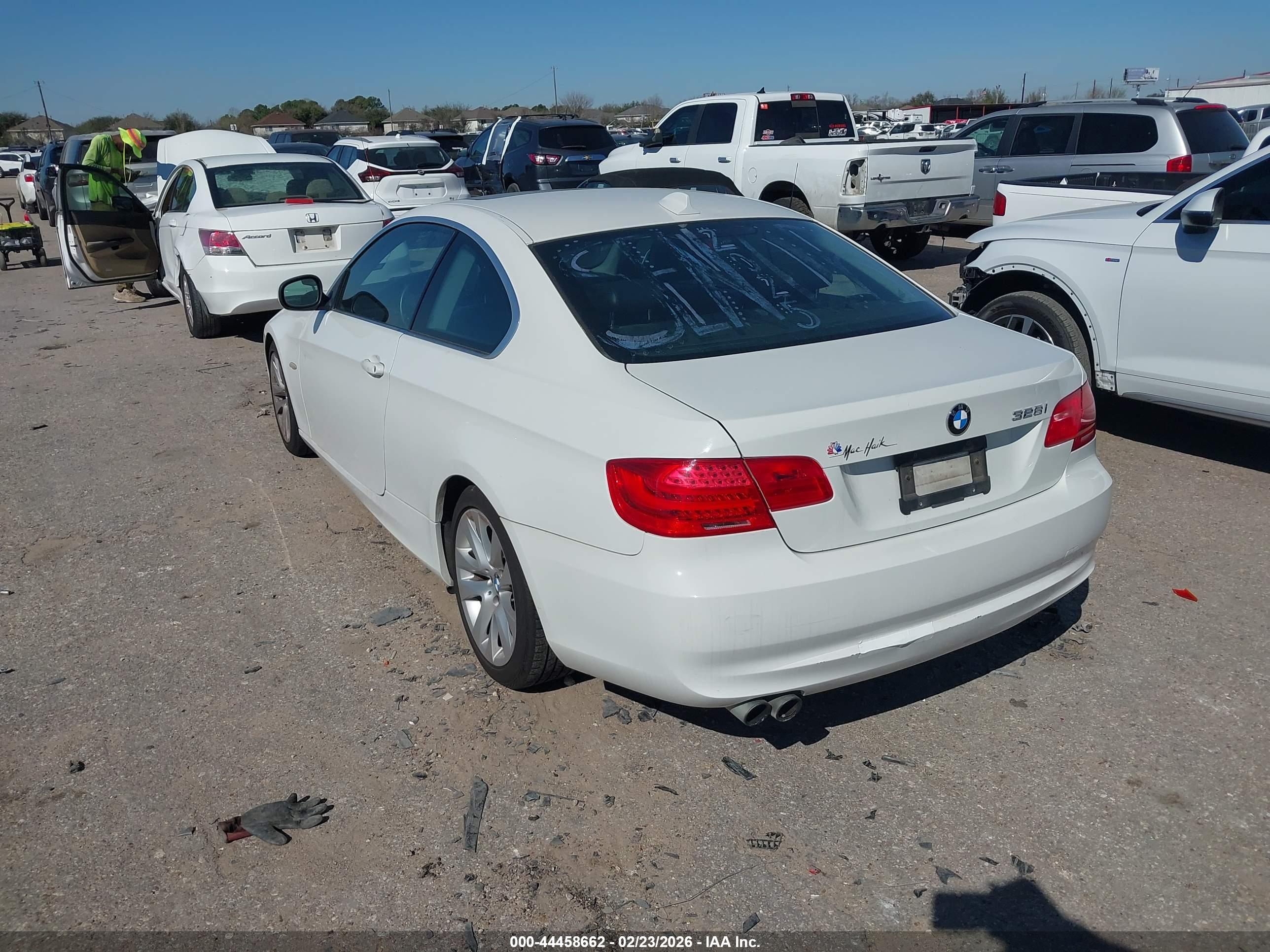 BMW 328I image 3