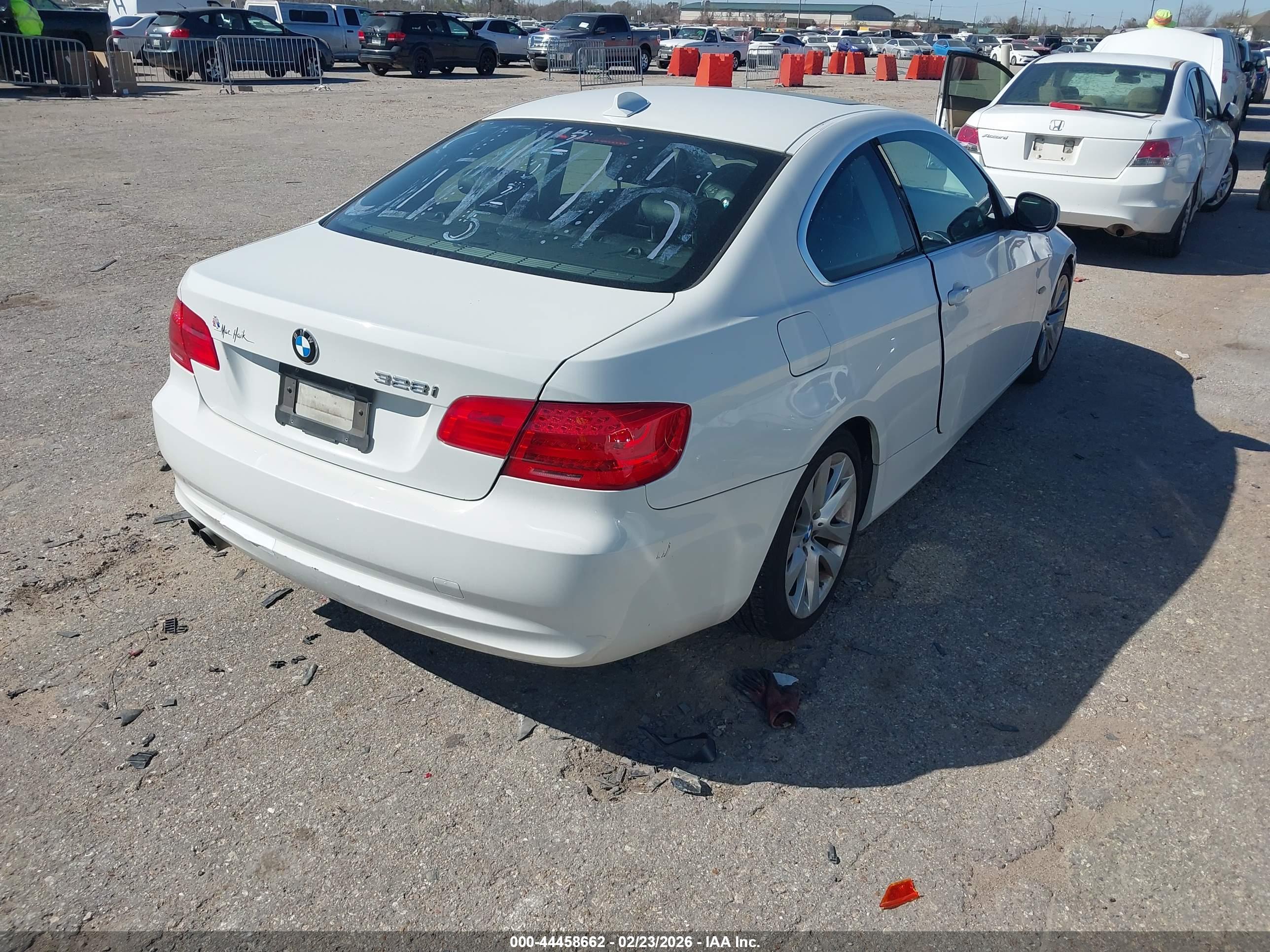 BMW 328I image 4