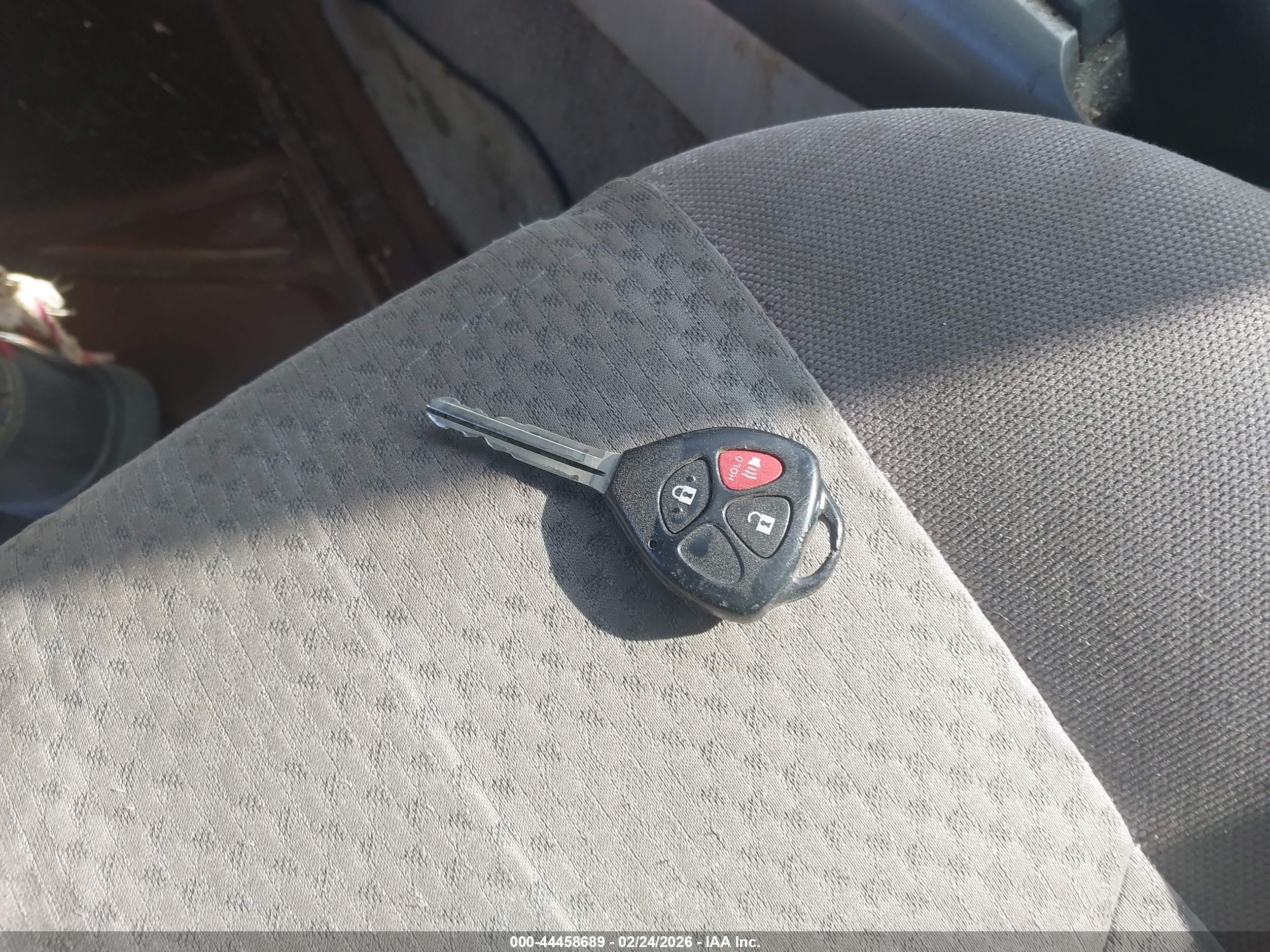 TOYOTA RAV4 image 11