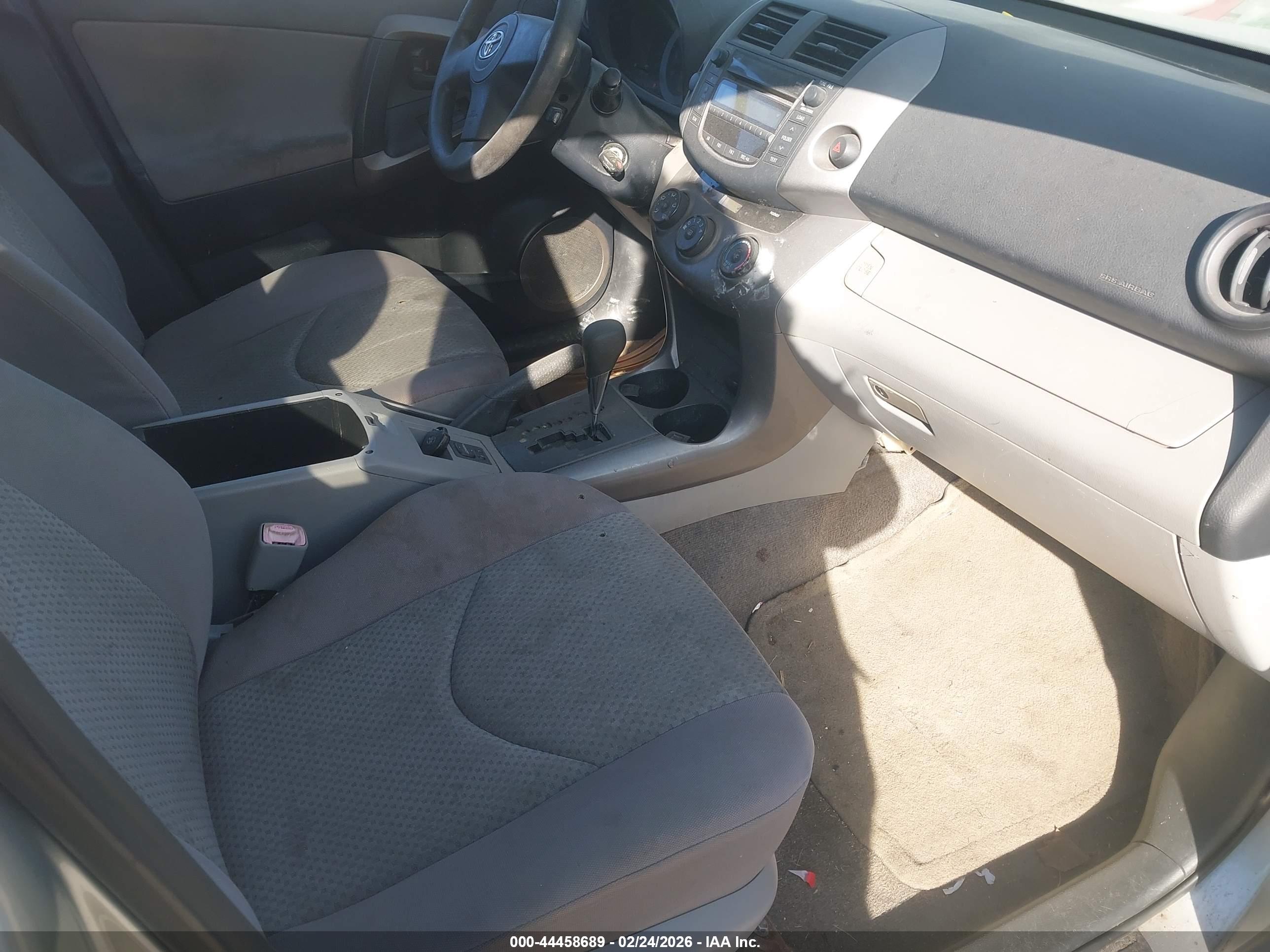 TOYOTA RAV4 image 5
