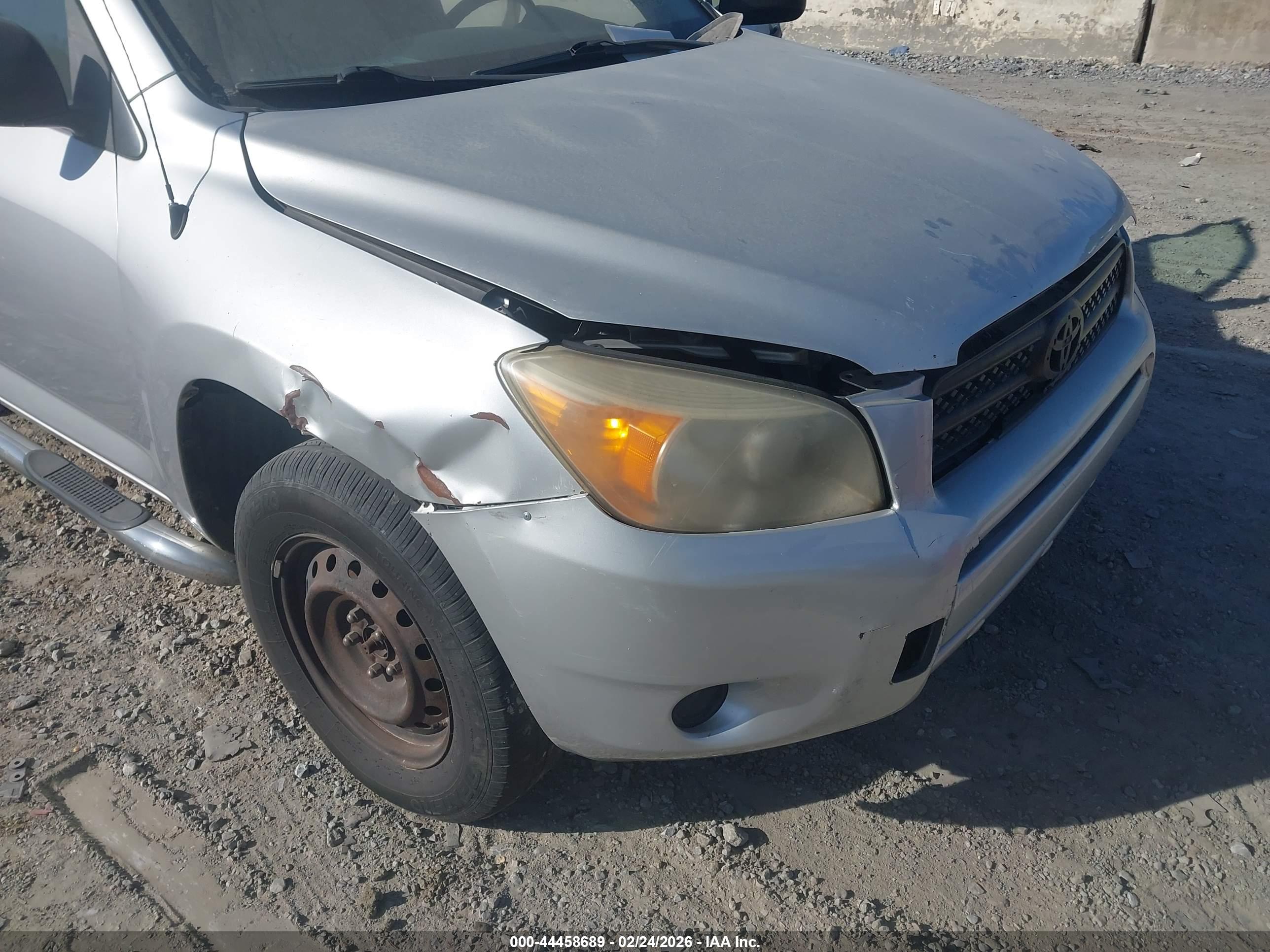 TOYOTA RAV4 image 6