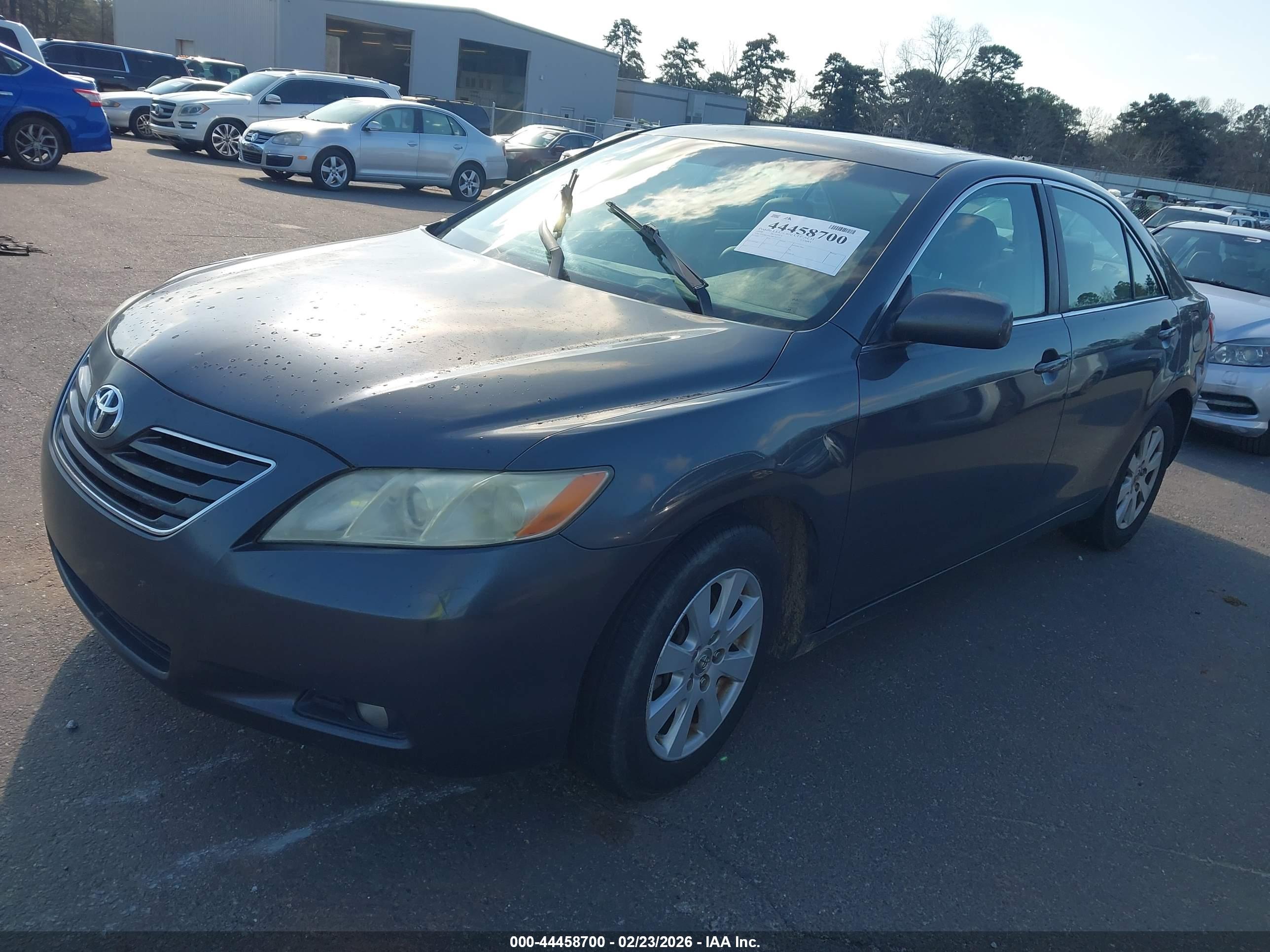 TOYOTA CAMRY image 2