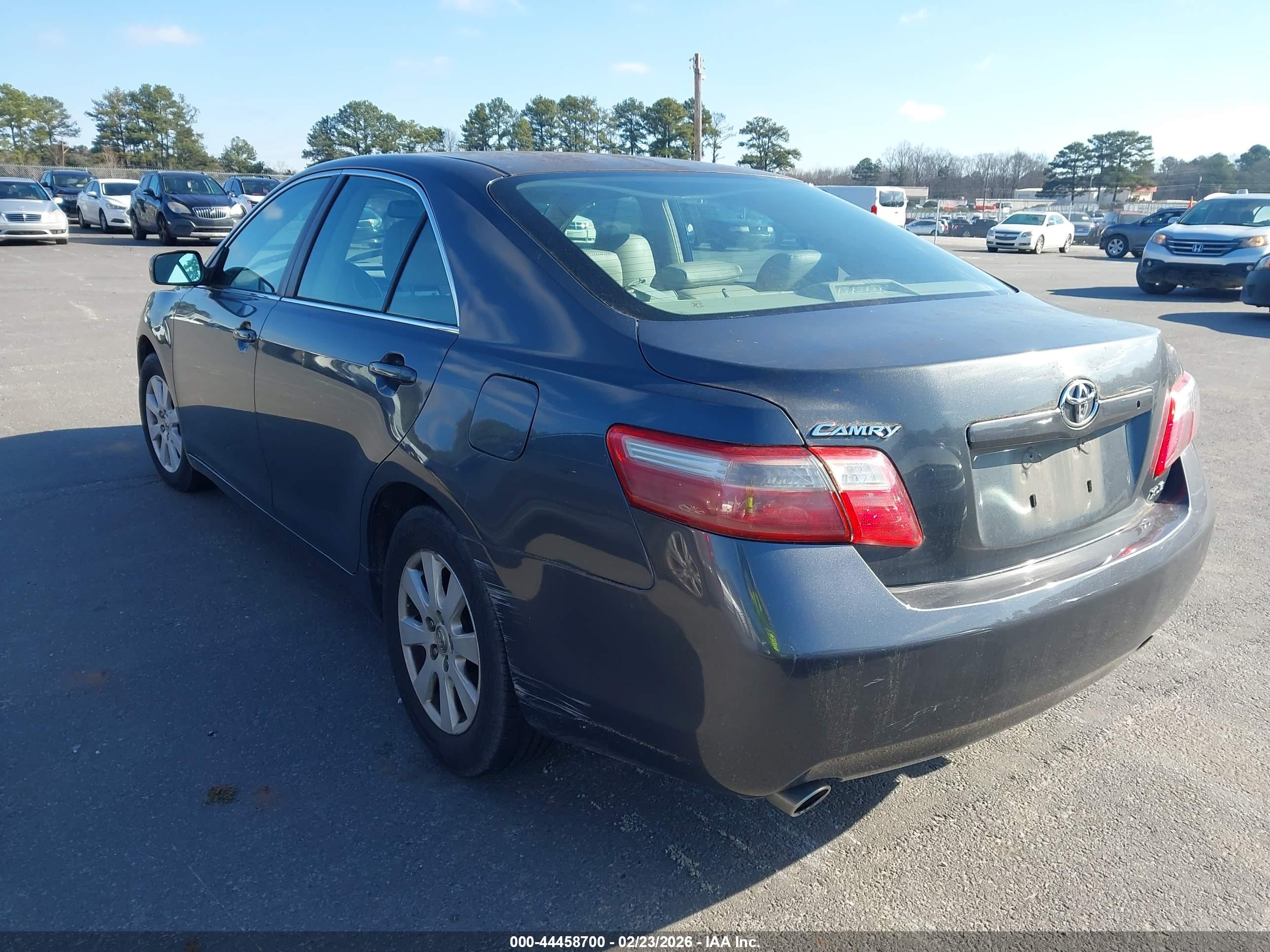 TOYOTA CAMRY image 3