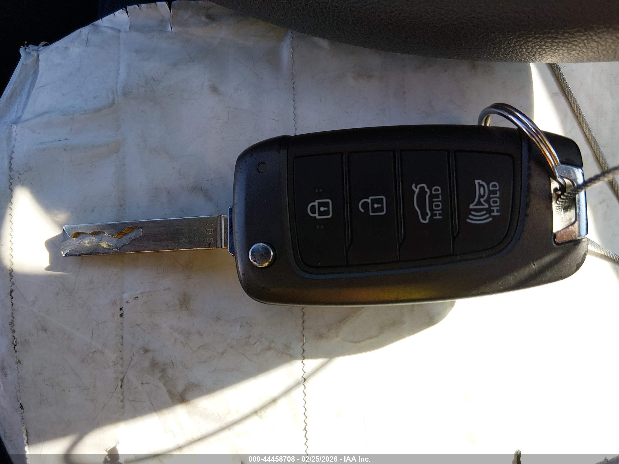 HYUNDAI ELANTRA image 11